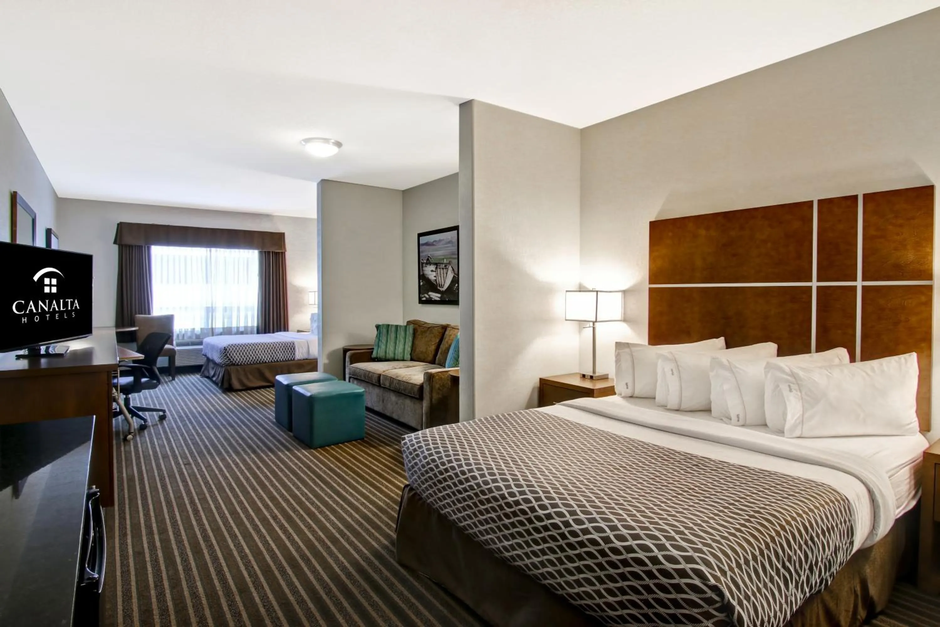 Photo of the whole room, Bed in Canalta Martensville