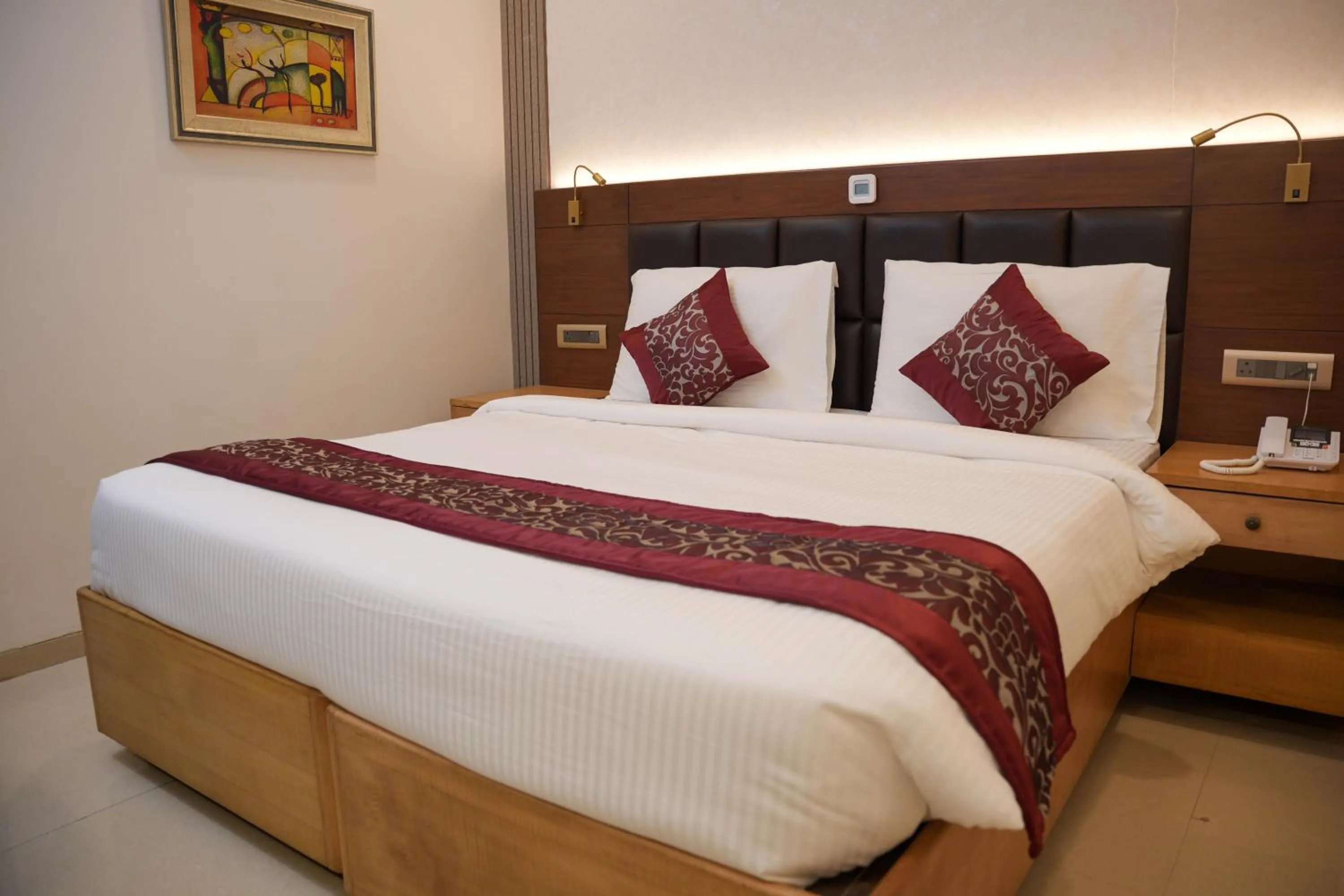 Bed in The Ontime Hotel, Bangalore