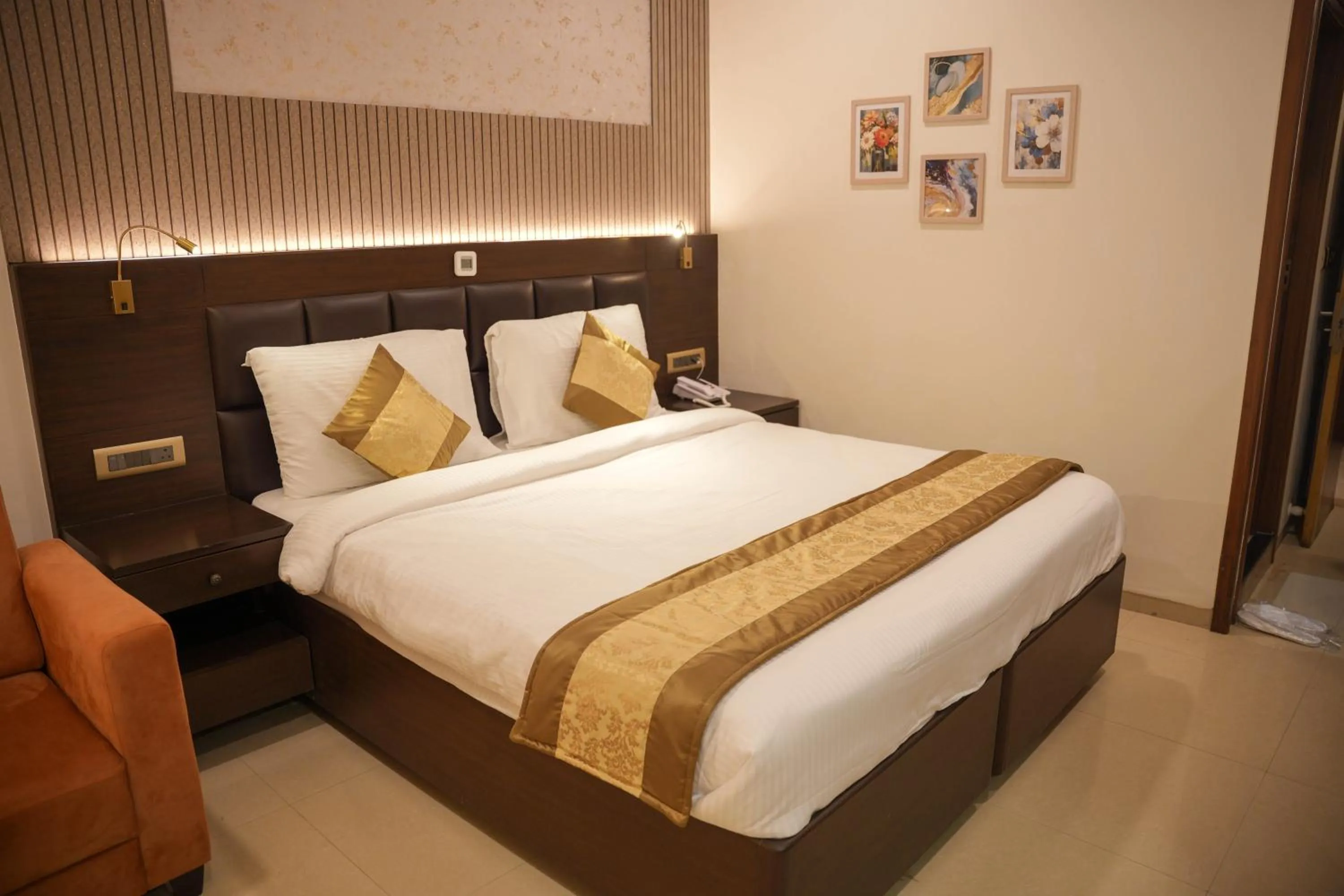 Bed in The Ontime Hotel, Bangalore