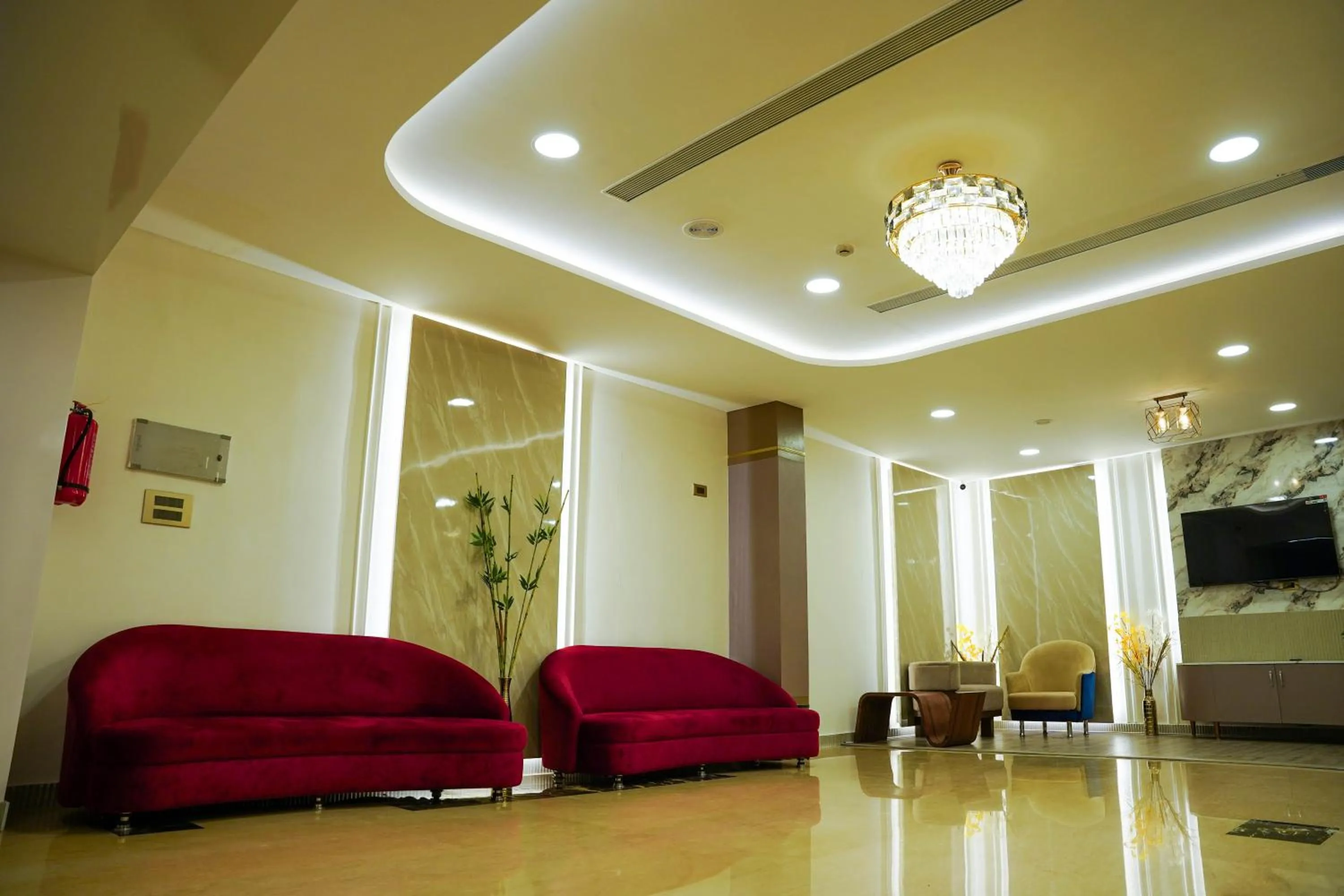 Communal lounge/ TV room in The Ontime Hotel, Bangalore