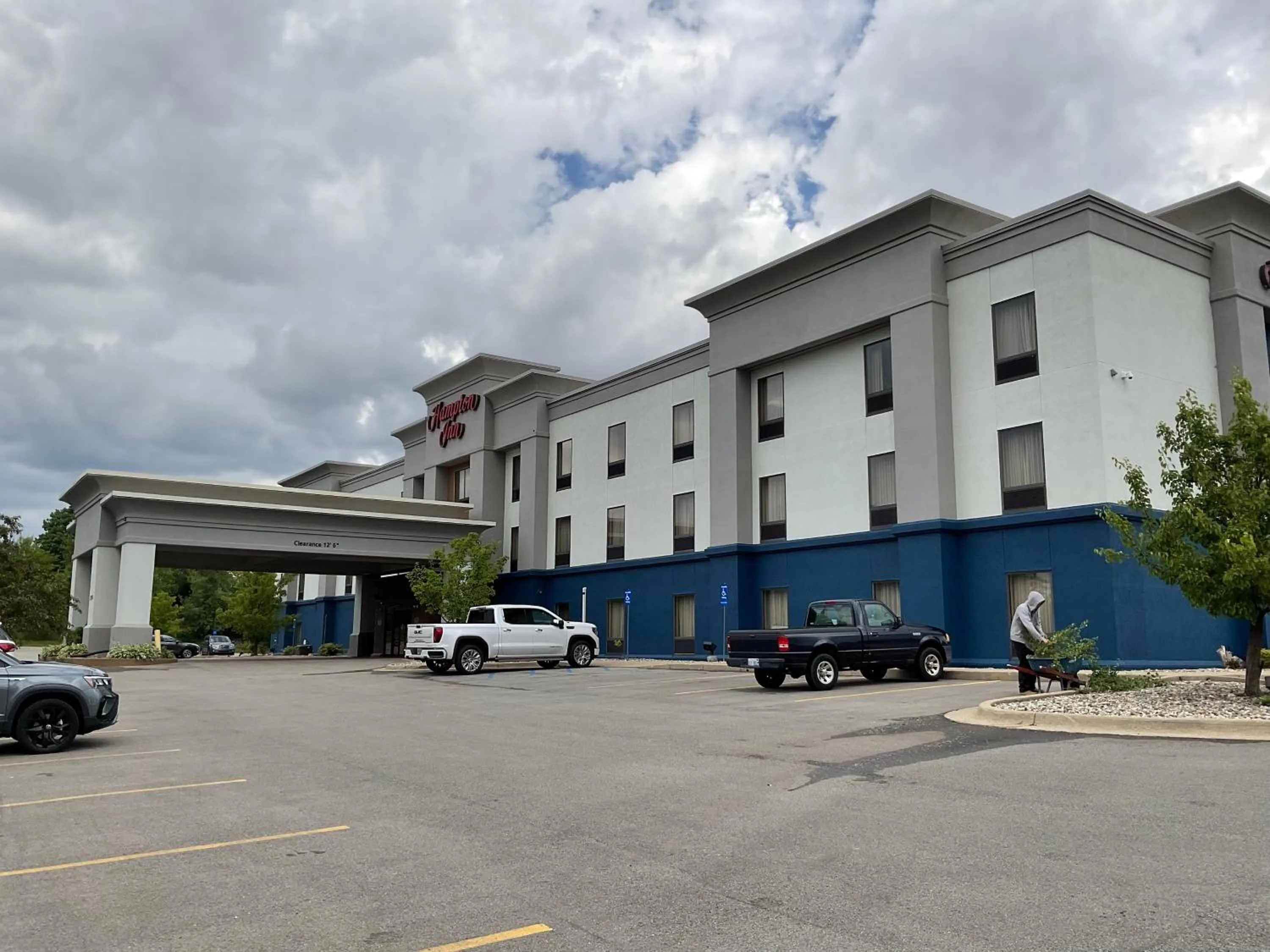Property building in Hampton Inn Coldwater