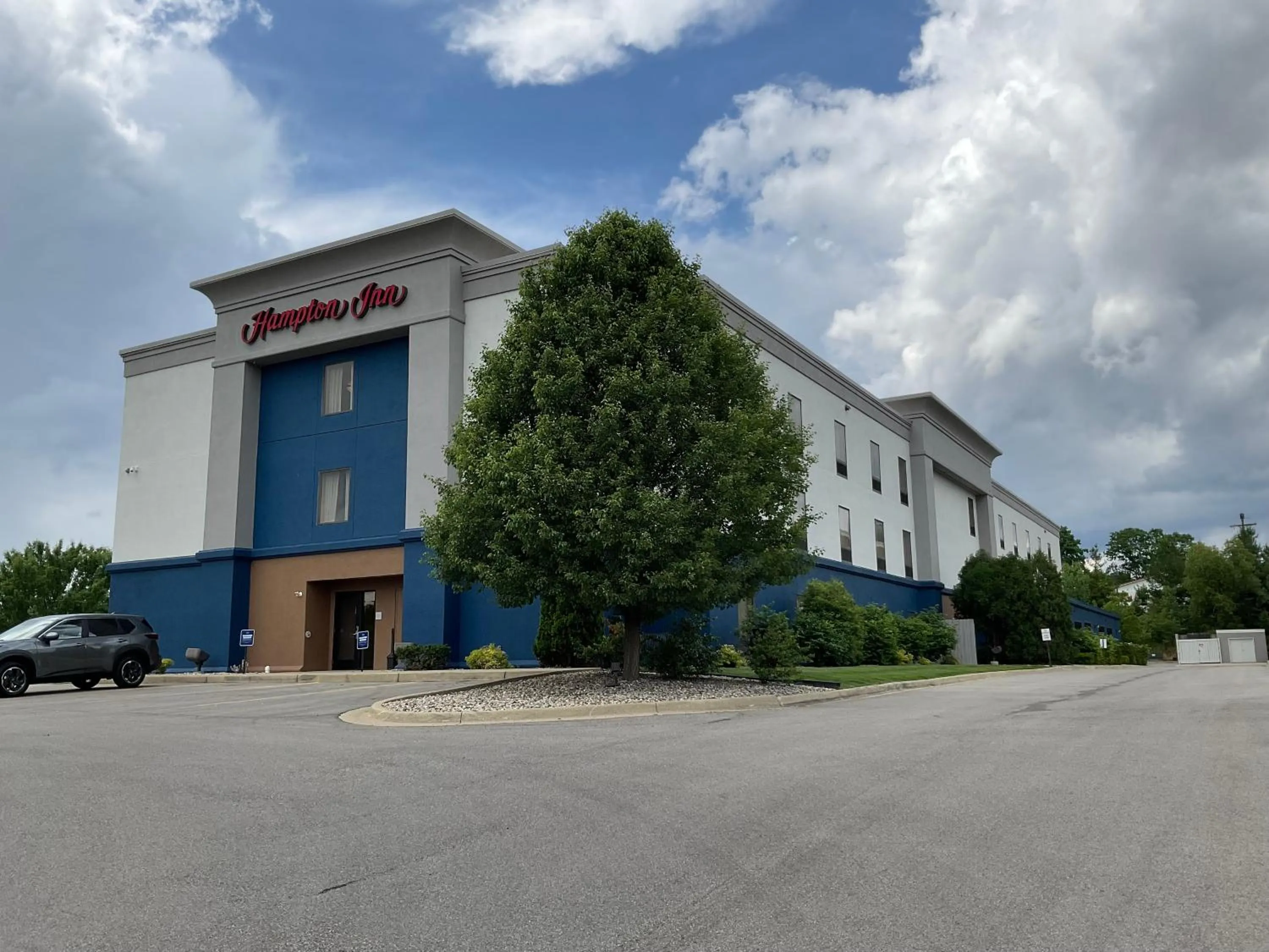 Property building in Hampton Inn Coldwater