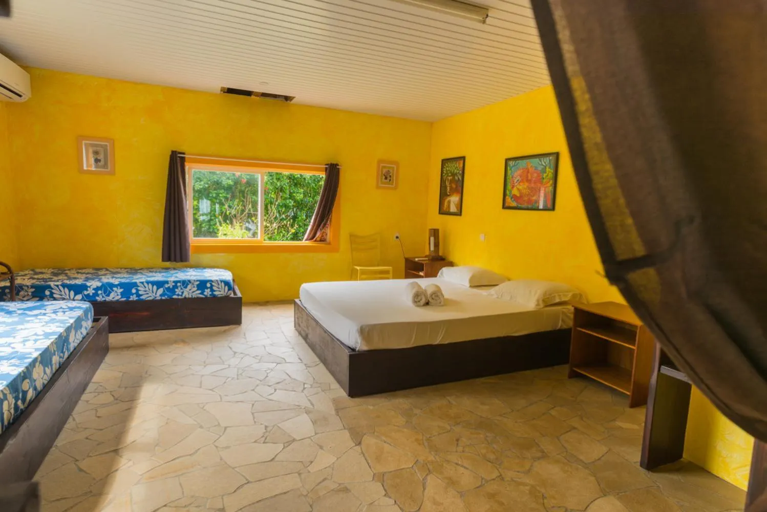 Day, Bed in Sunset Hill Lodge