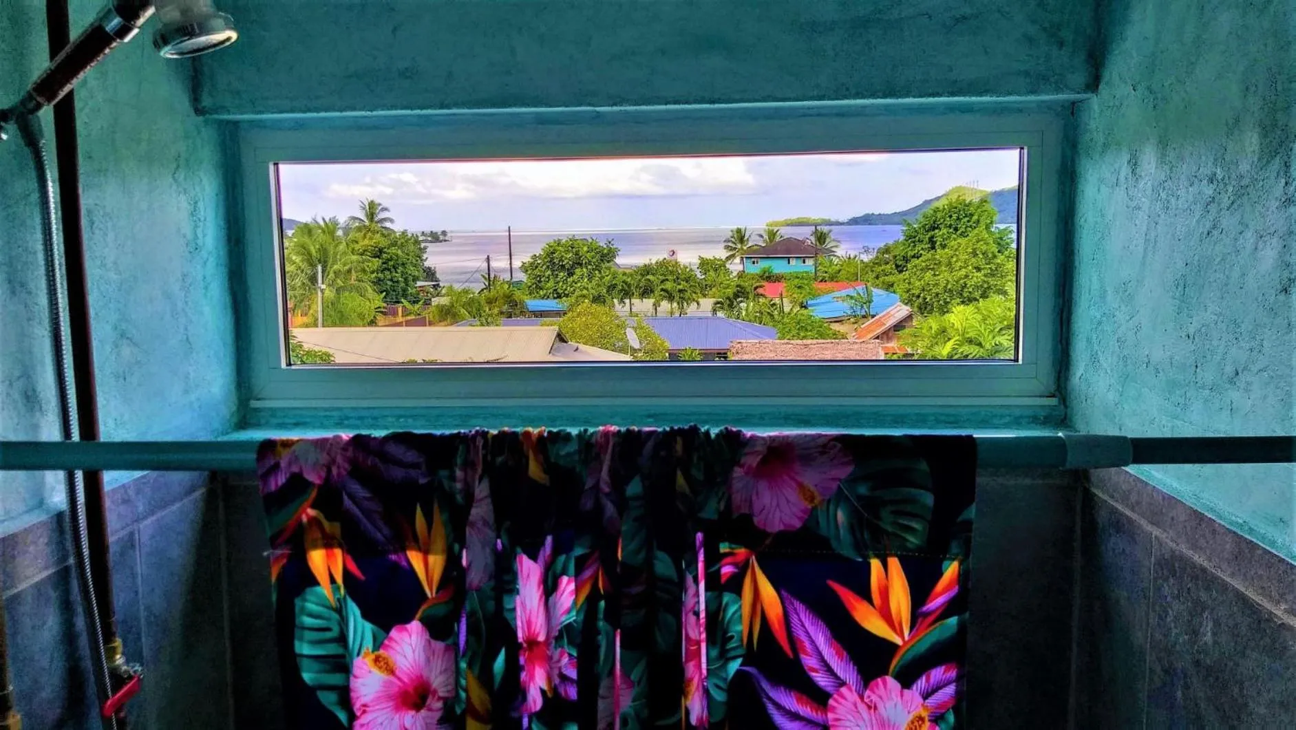 Shower in Sunset Hill Lodge