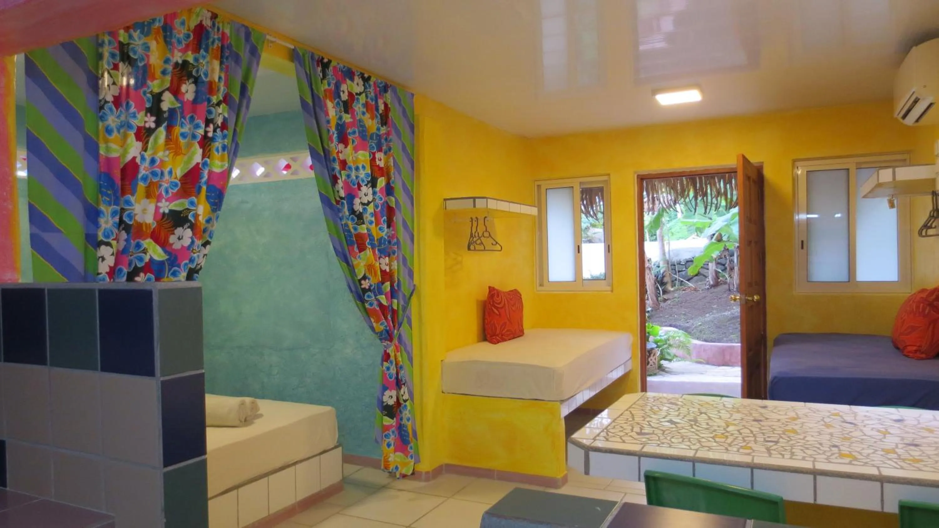 Day, Bed in Sunset Hill Lodge