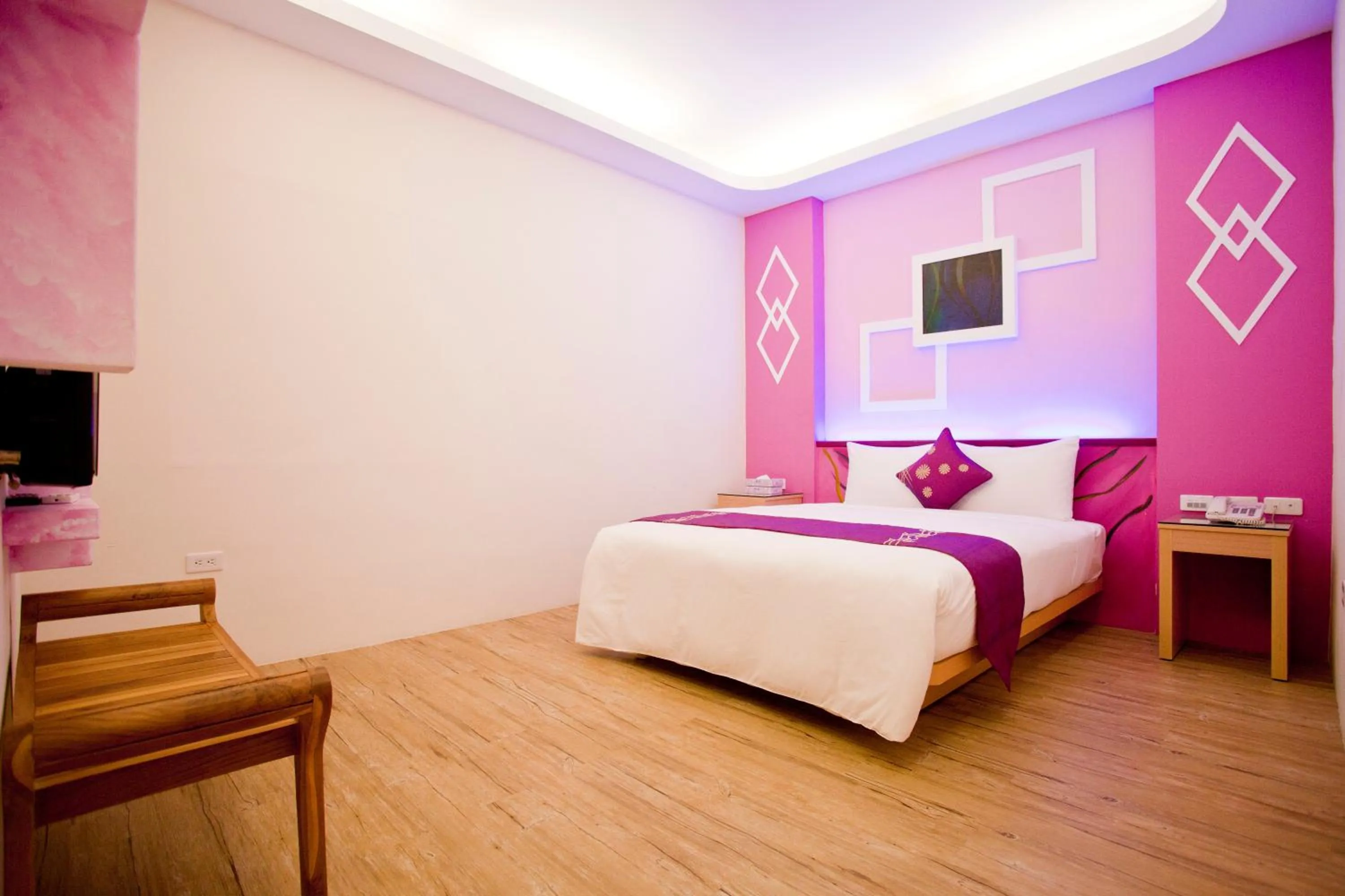 Photo of the whole room, Bed in Millennium Inn