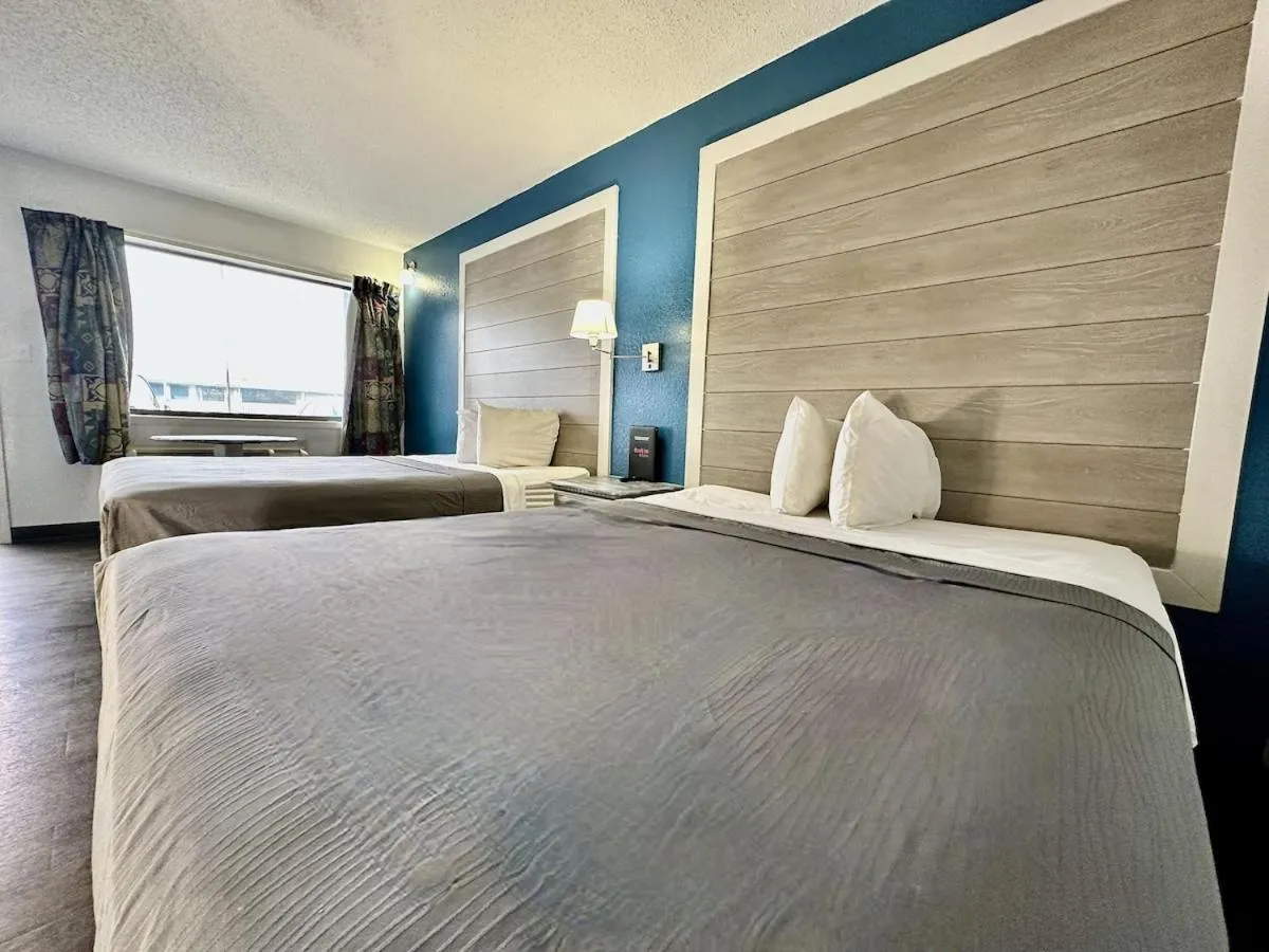 Photo of the whole room in Ozark Inn and Suites