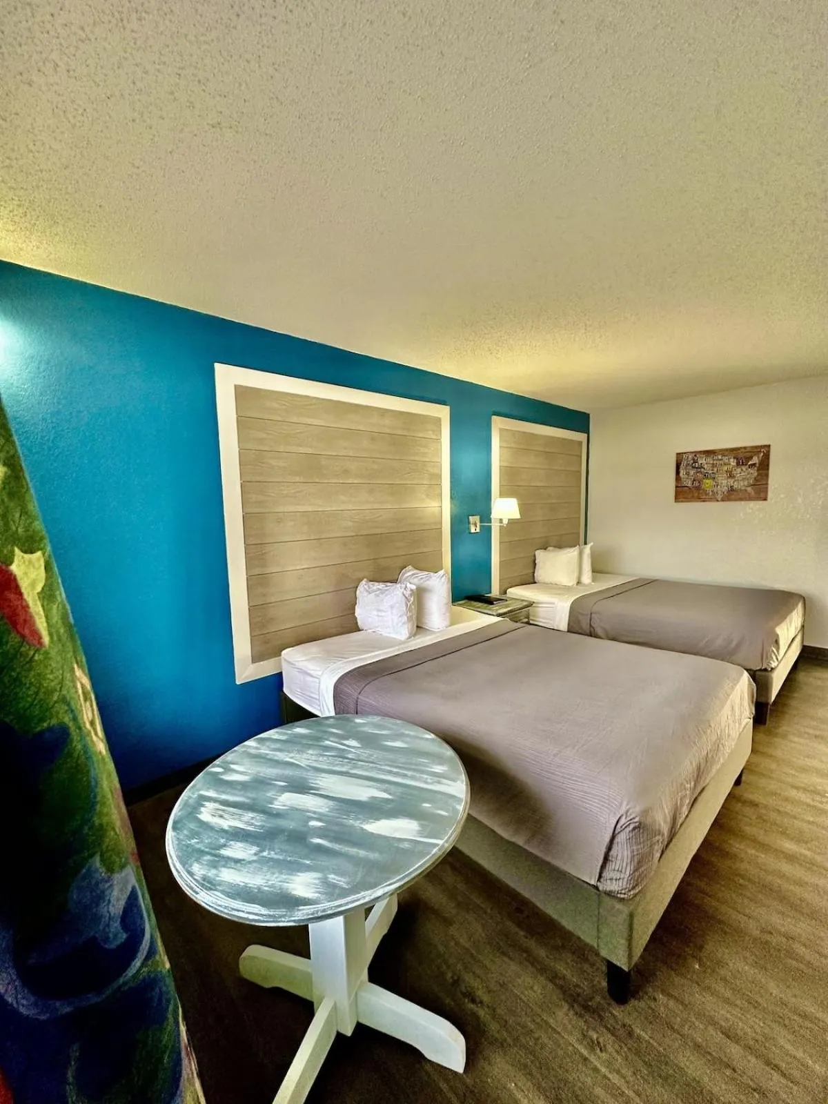 Bedroom in Ozark Inn and Suites