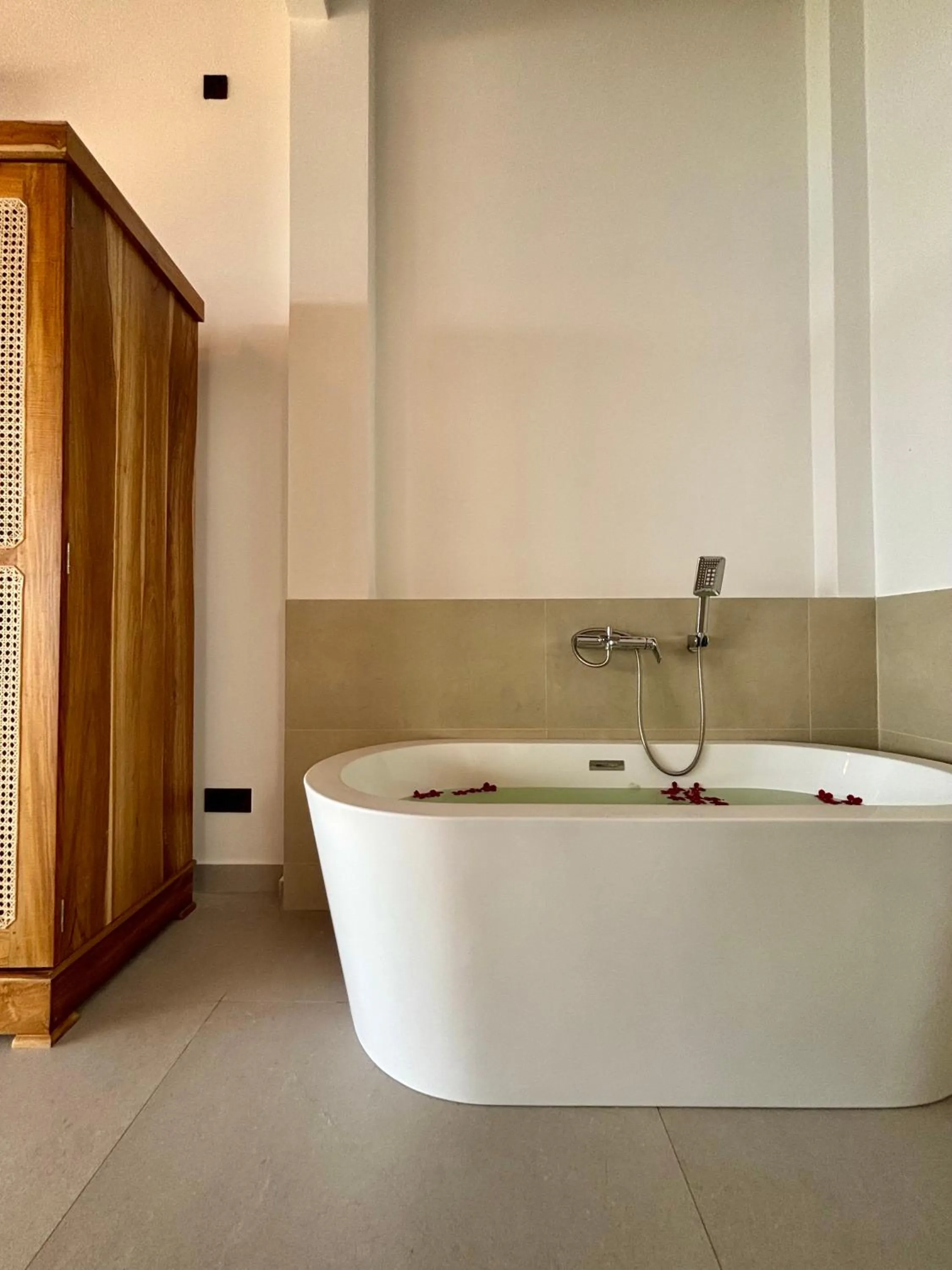 Bath in Ananthaya Beach