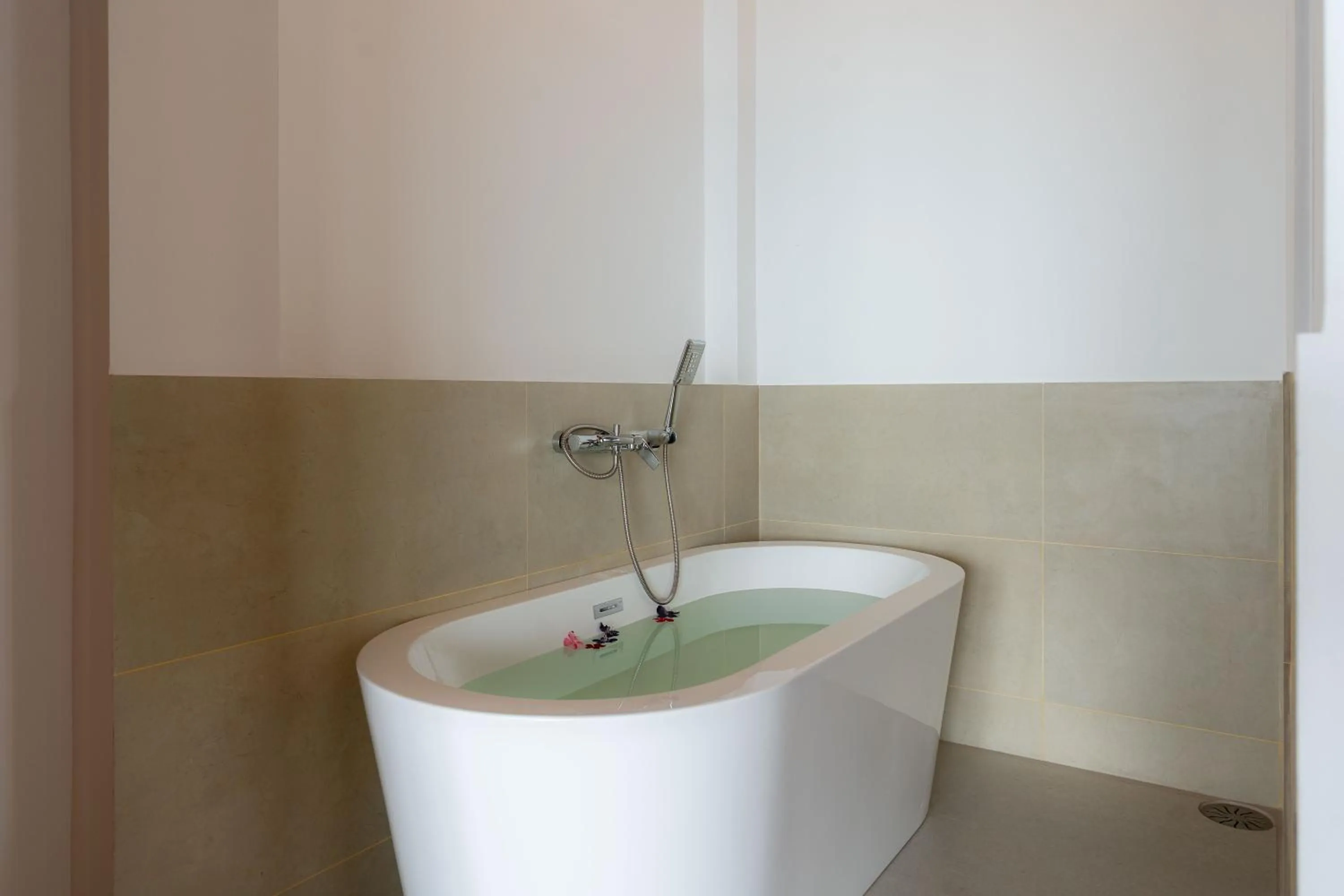 Bath in Ananthaya Beach