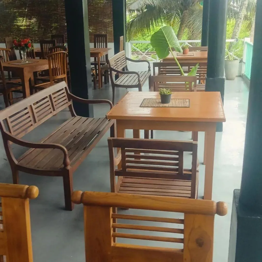 Asanka Surf House & Restaurant with pool