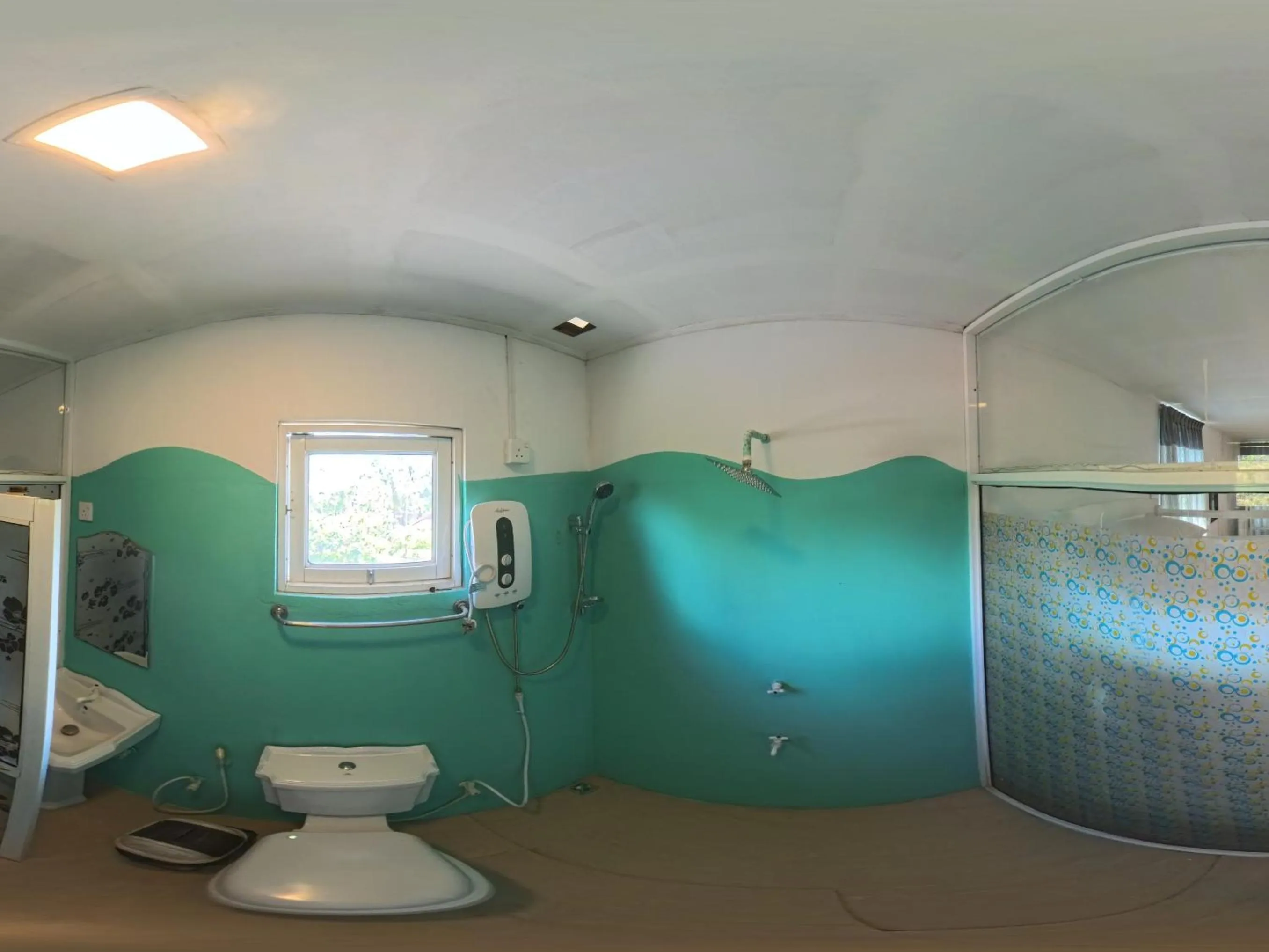 Shower in Asanka Surf House & Restaurant with pool