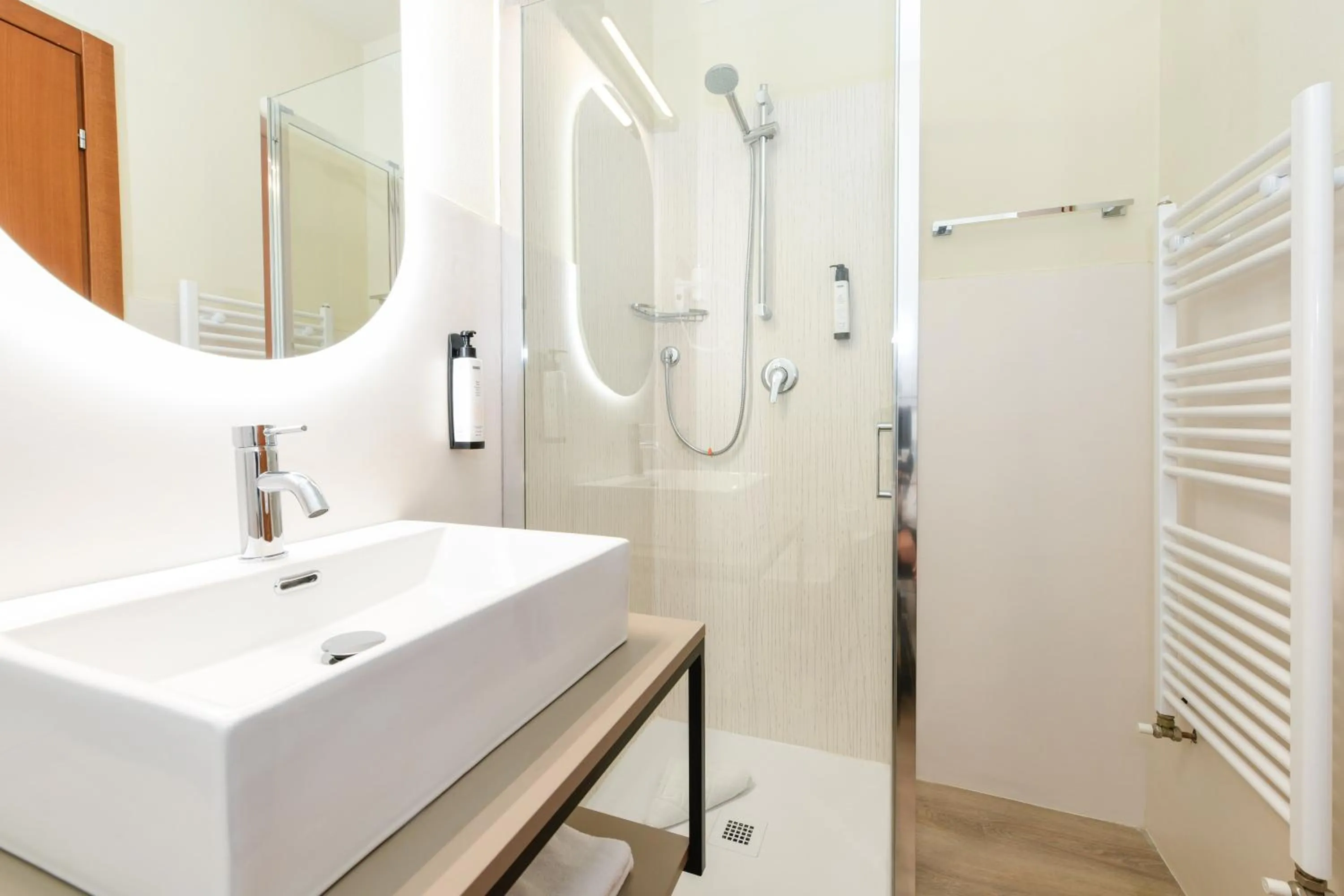 Shower in Hotel Garda