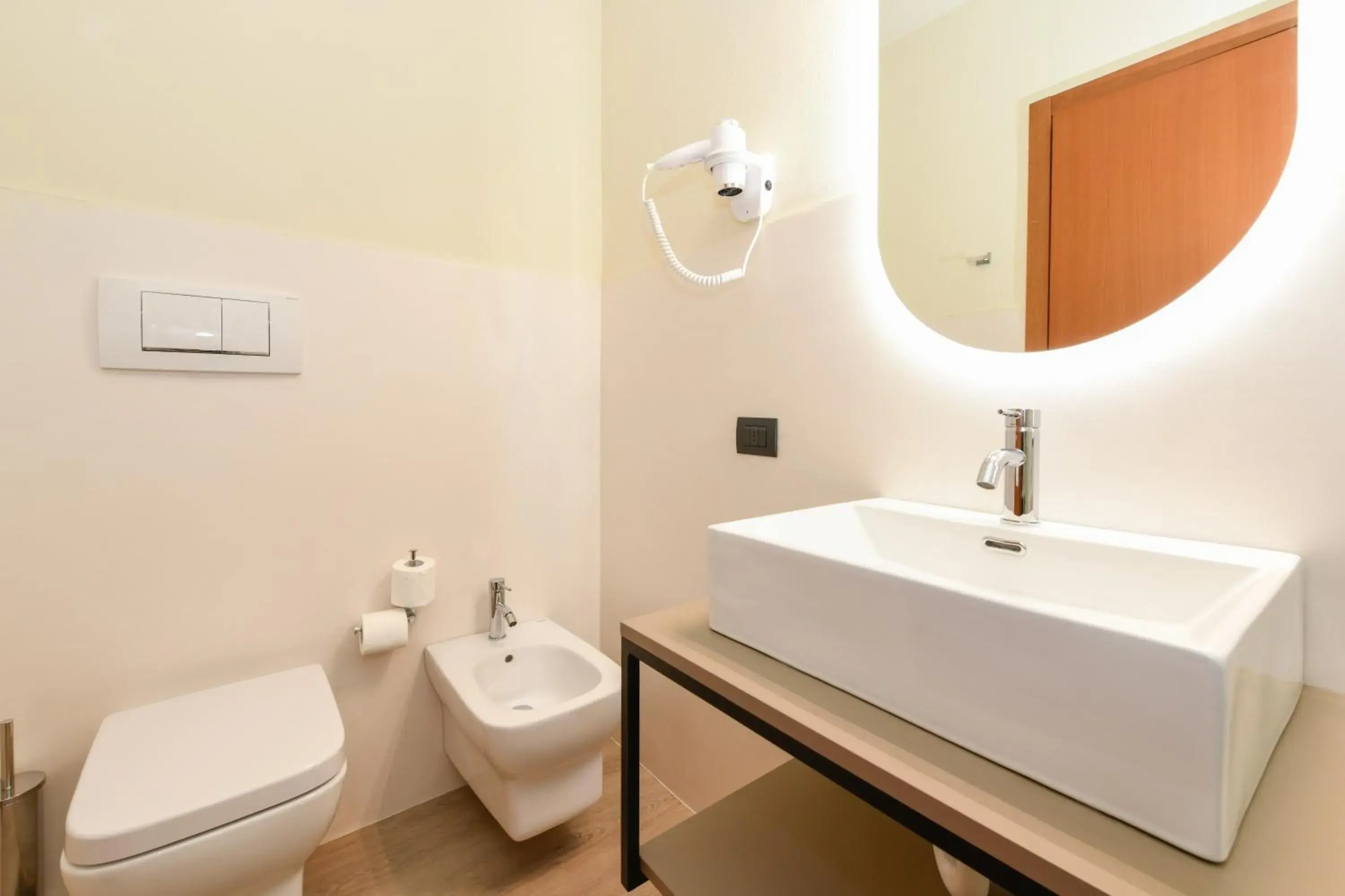 Executive Family Room with One Queen Bed and One Single Bed - Non-Smoking in Best Western Hotel Garda Executive Family Room with One Queen Bed and One Single Bed - Non-Smoking in Best Western Hotel Garda