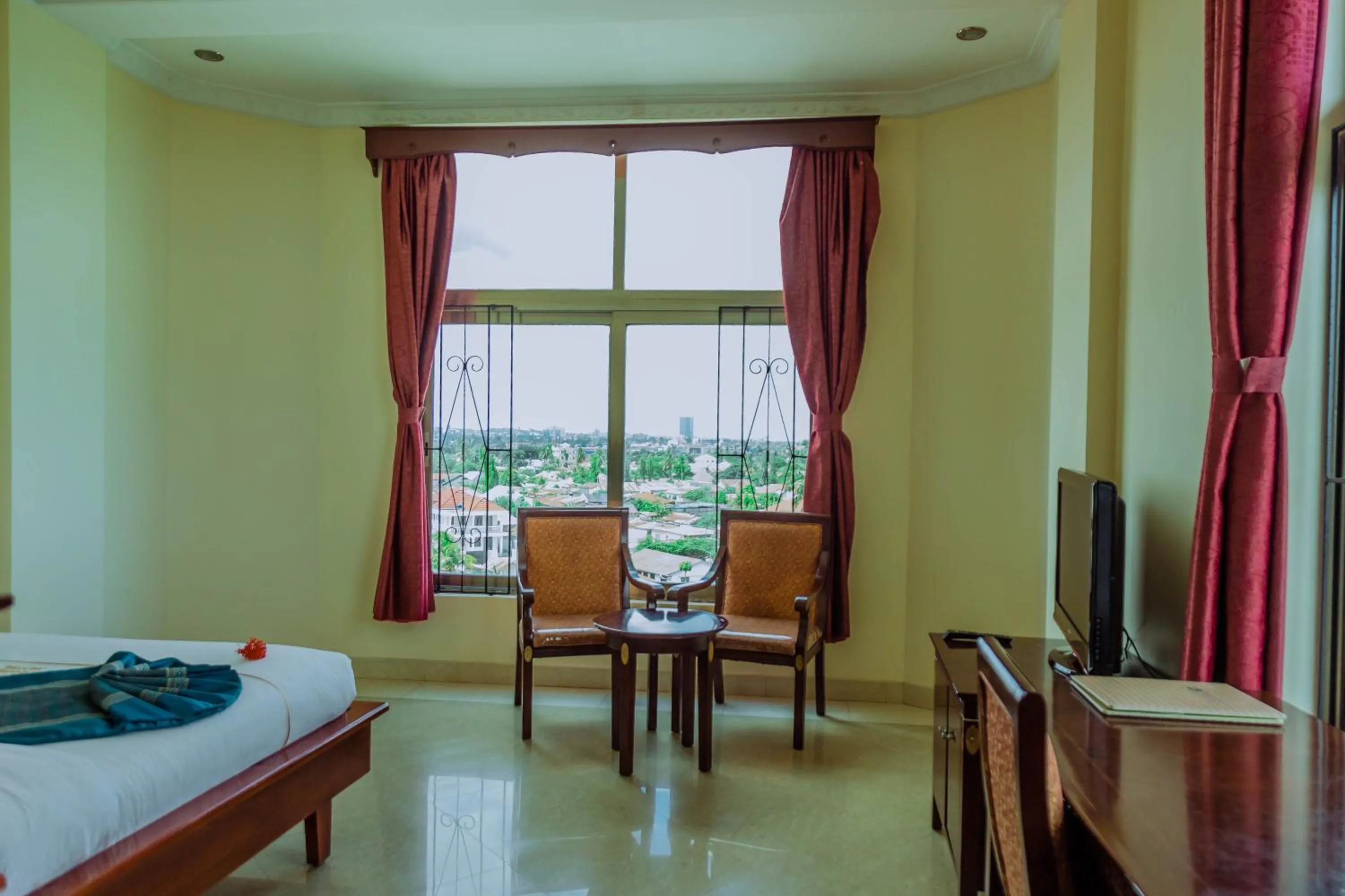 Seating area, Bed in Greenlight Hotel