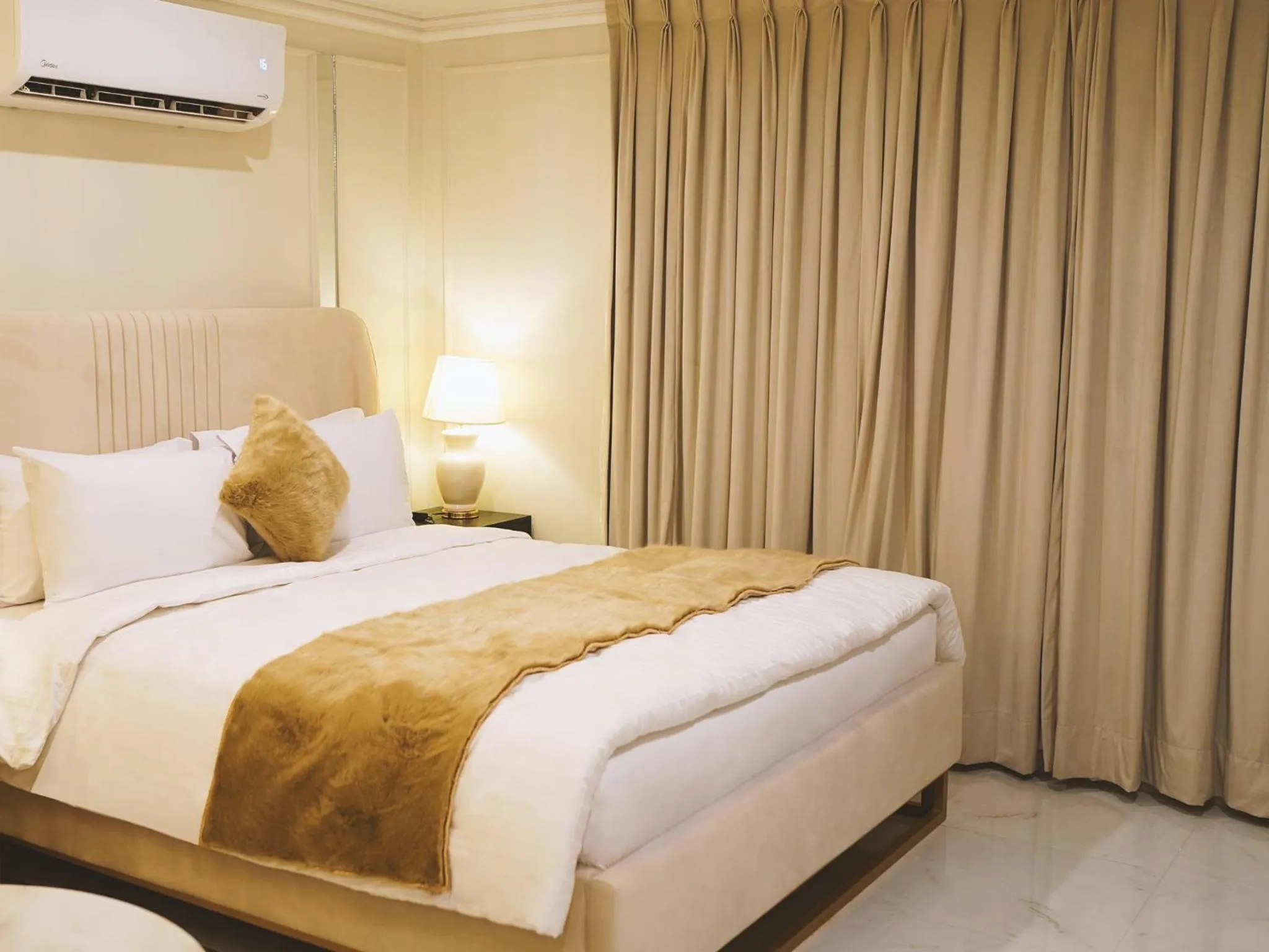 Bedroom, Bed in Toor Hotel Apartments