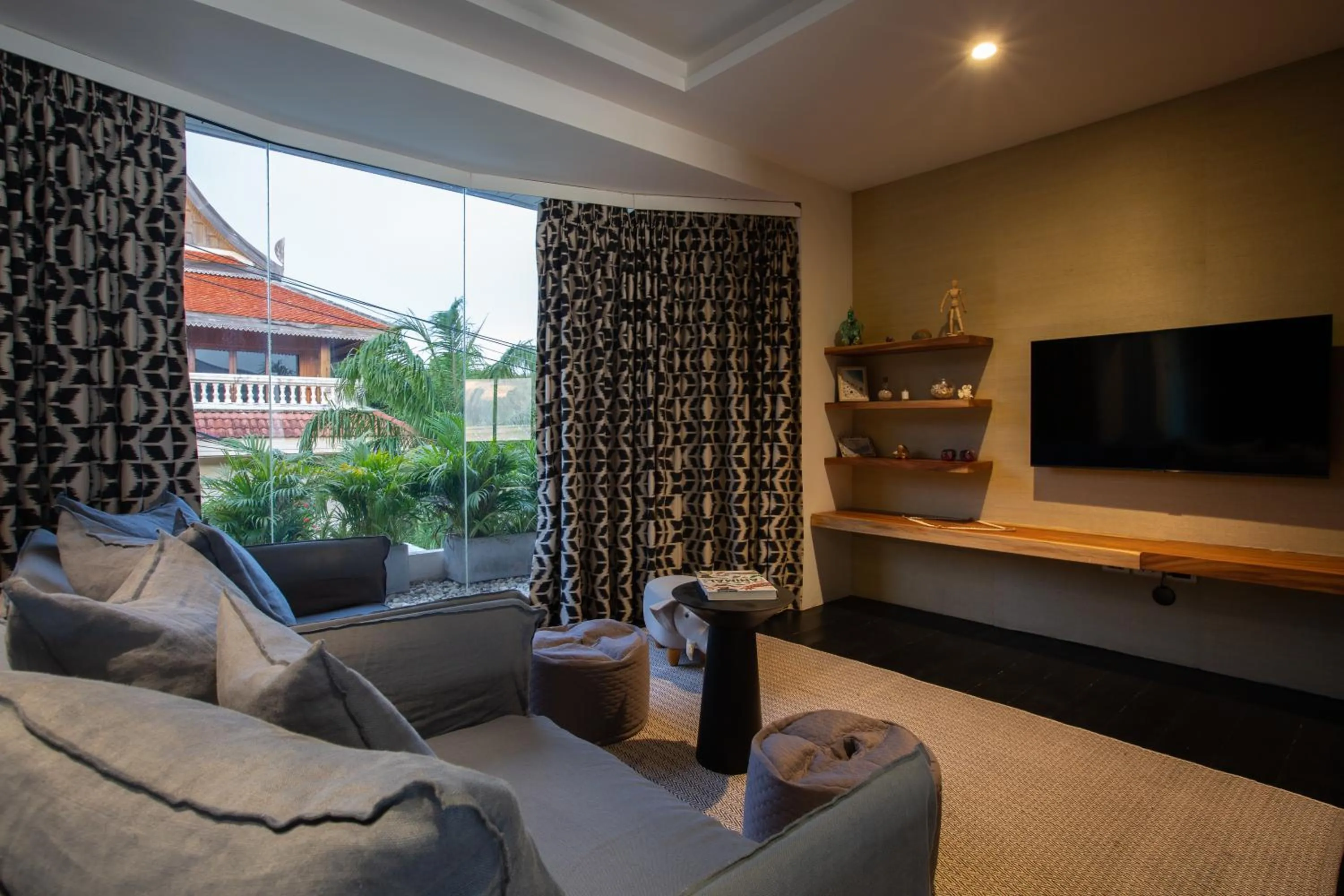TV and multimedia in Villa U - 3BR Beachfront Haven