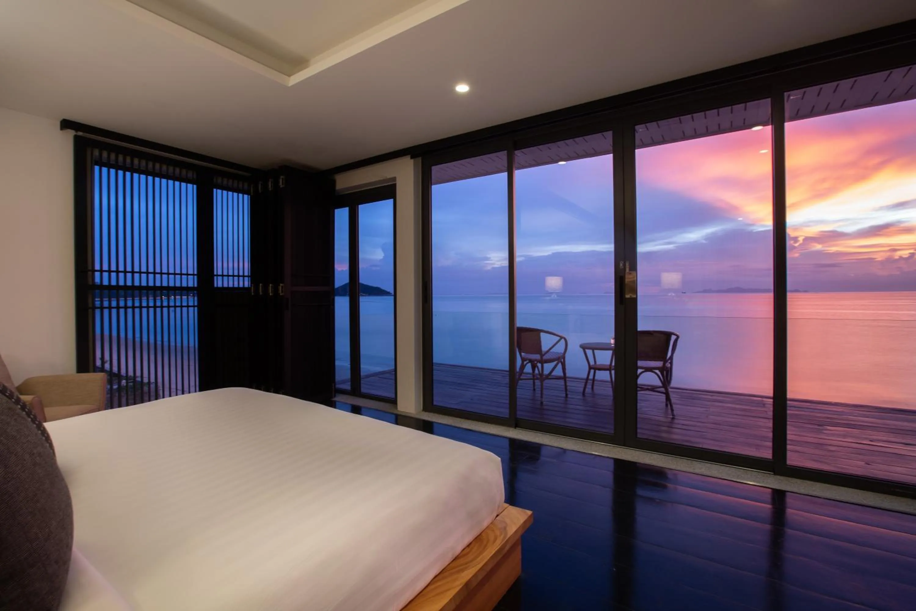 Bed in Villa U - 3BR Beachfront Haven