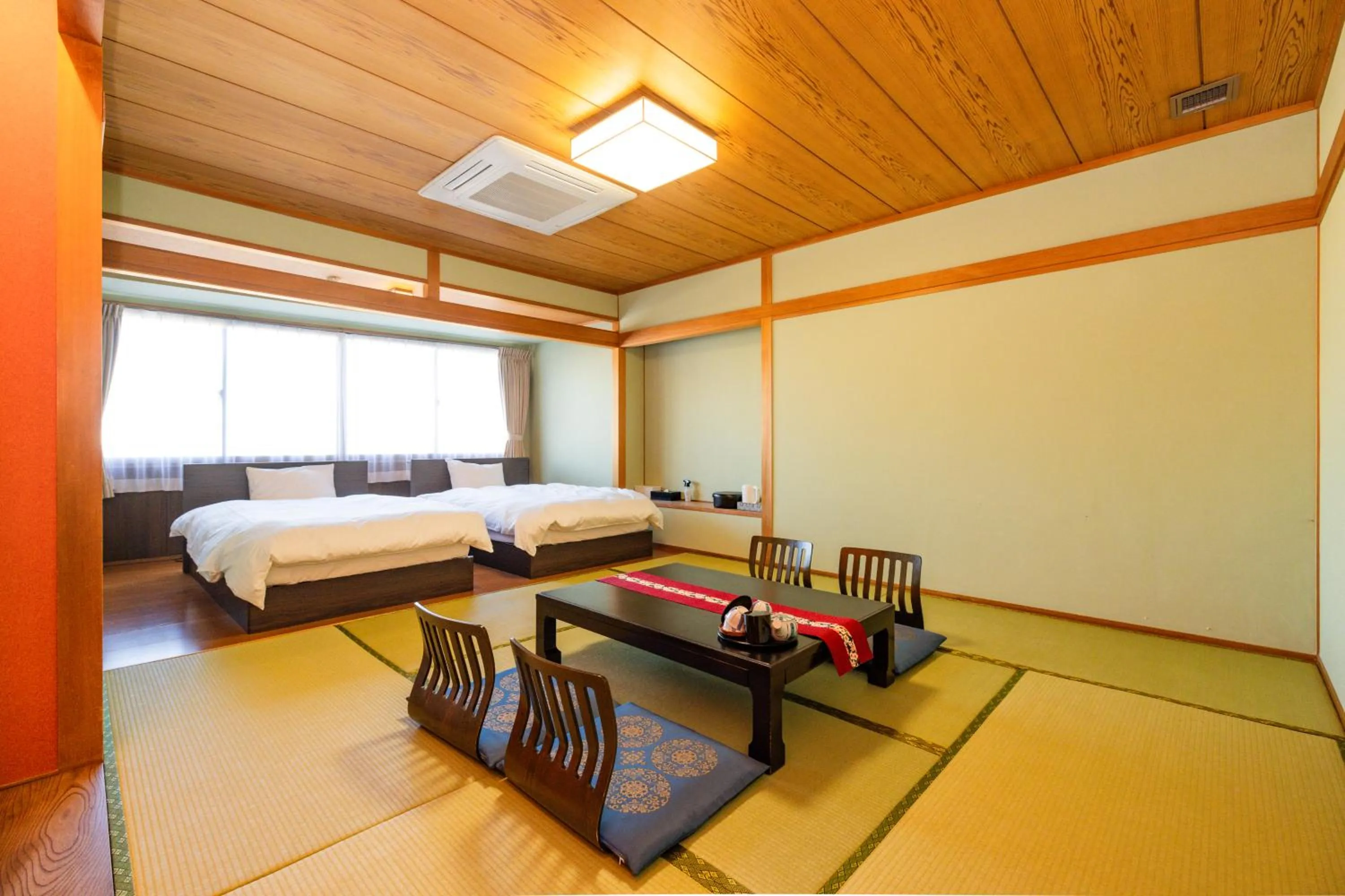 Bedroom, Bed in Hotel Takasago