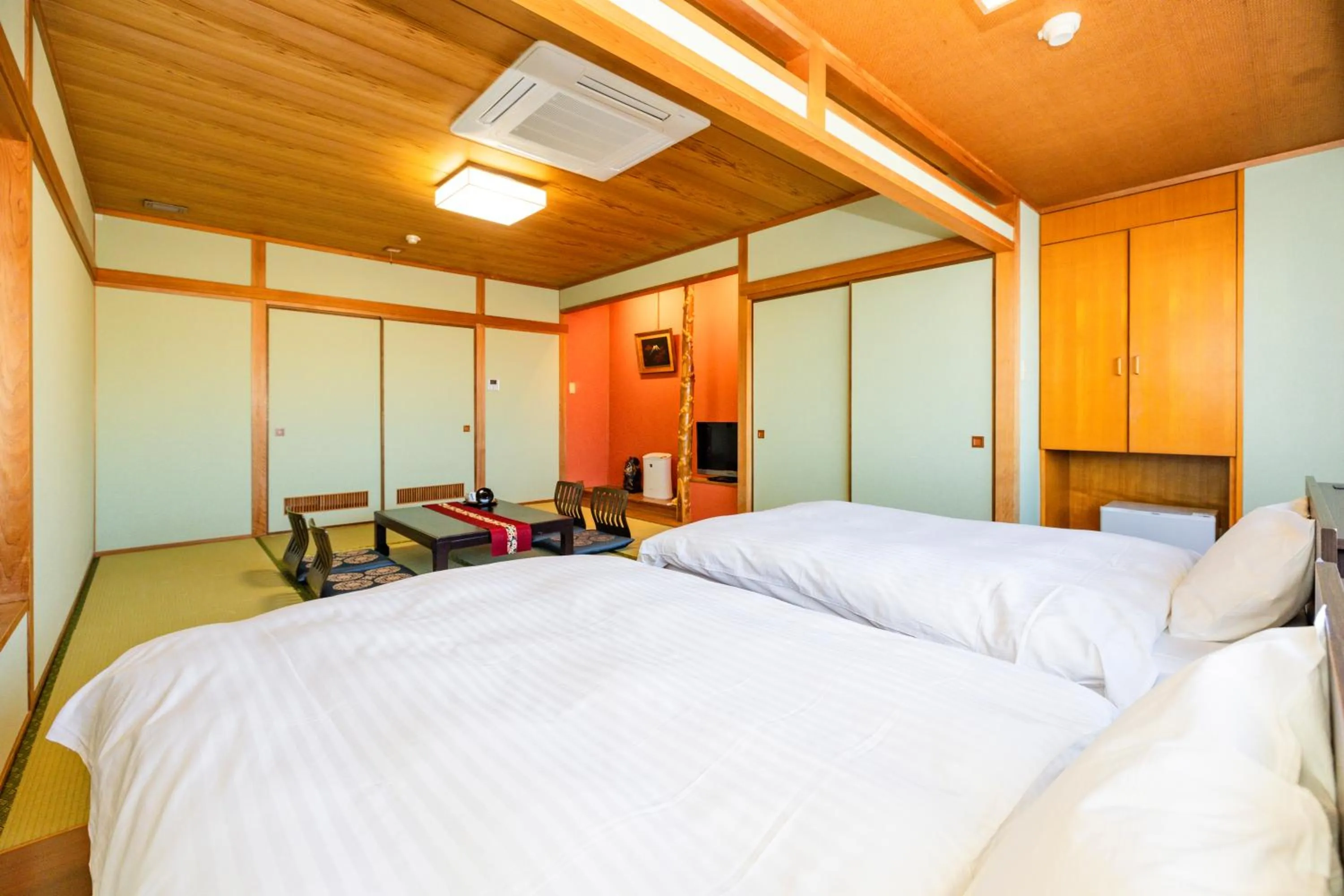 Bedroom, Bed in Hotel Takasago