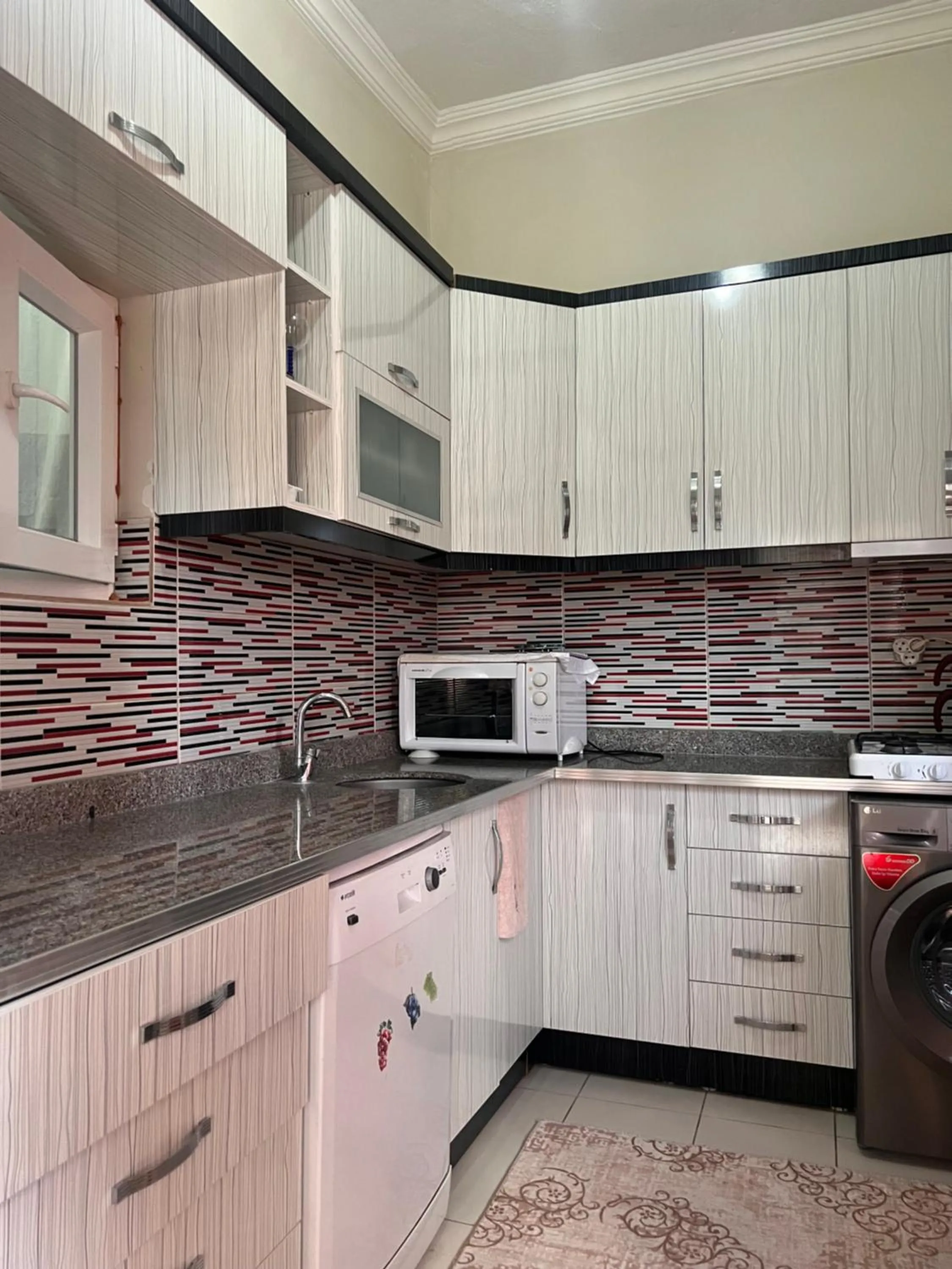 Kitchen or kitchenette in Uluyol Stone House