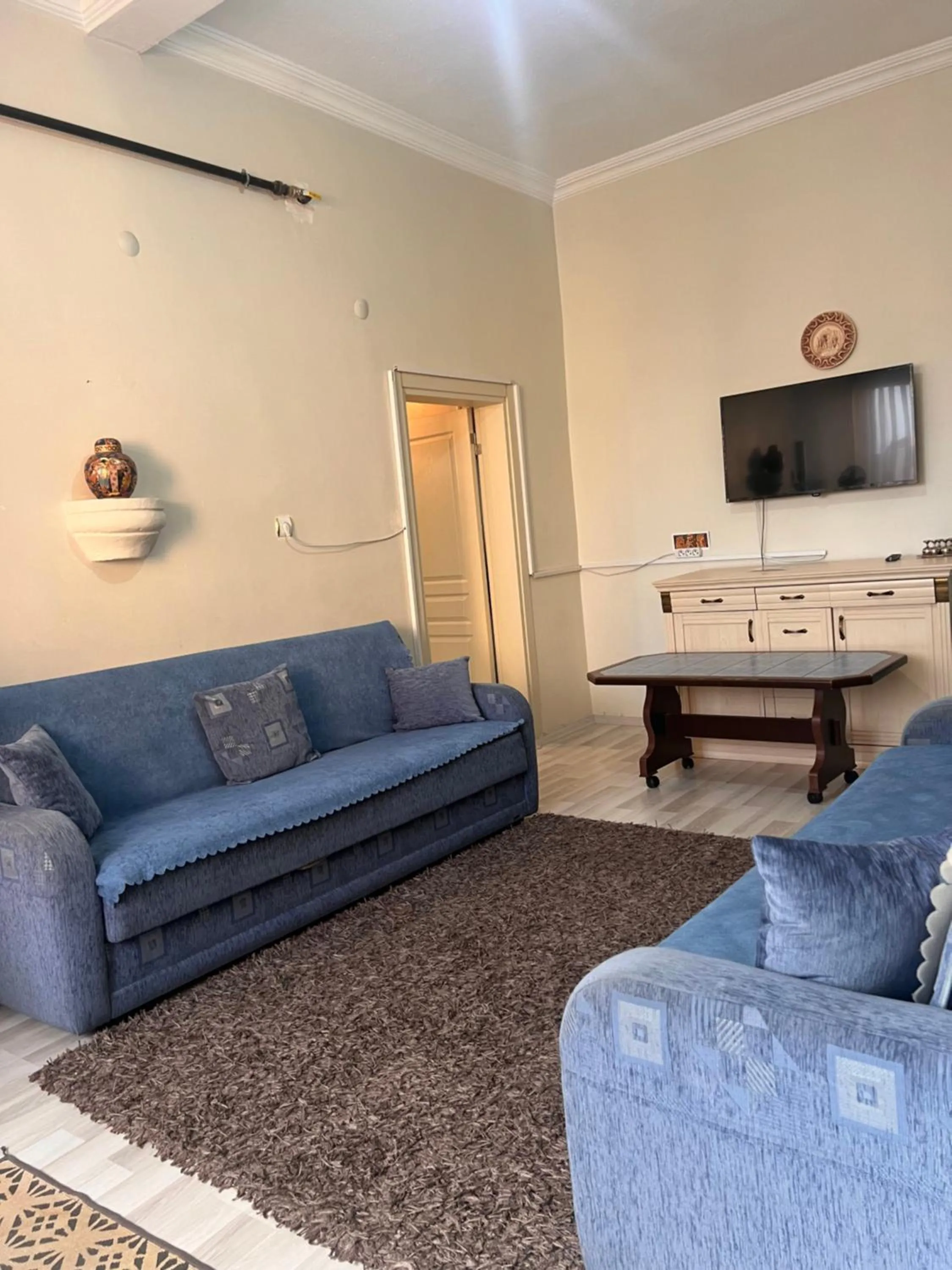 TV and multimedia in Uluyol Stone House