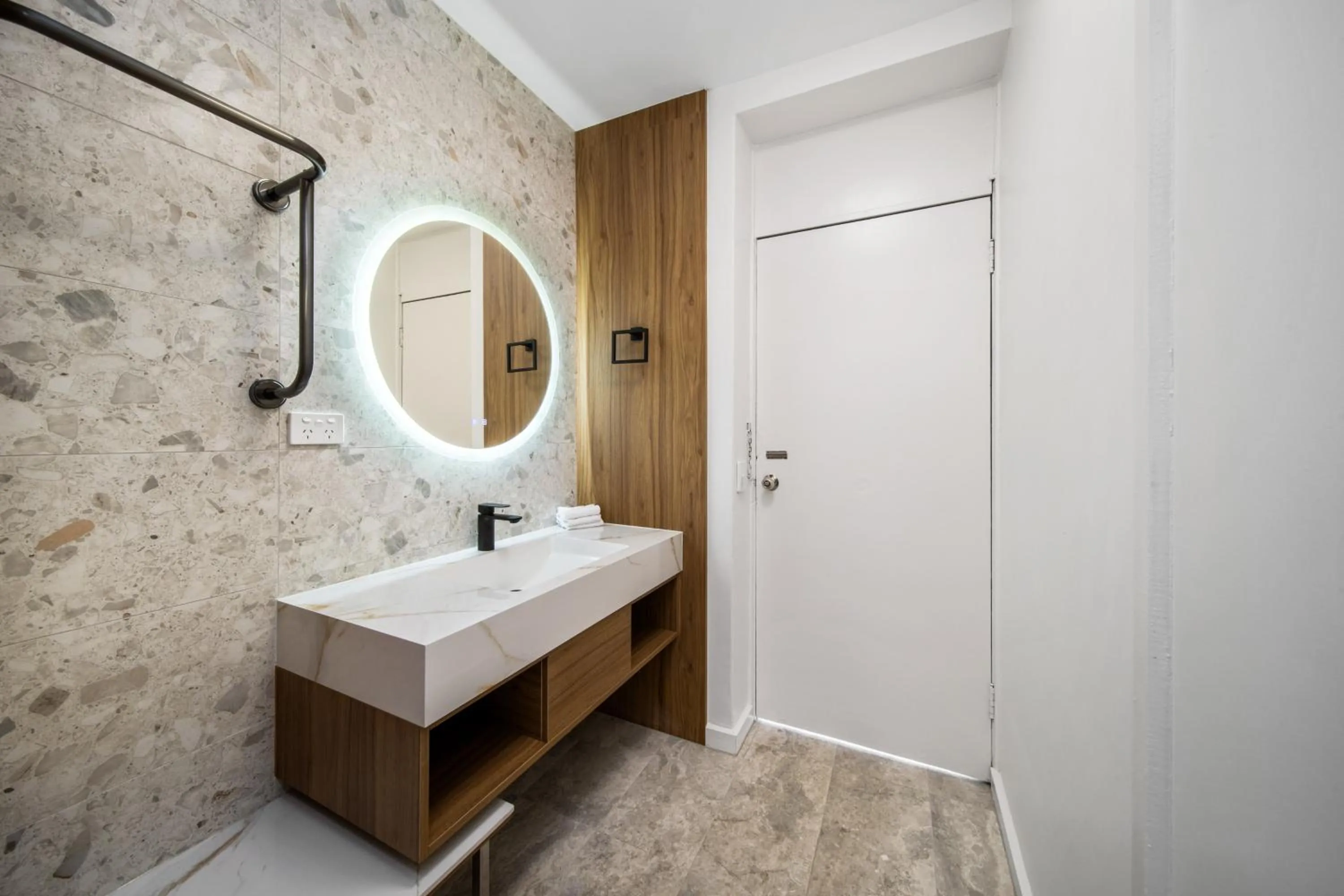 Bathroom in Kingsway Motel Geelong