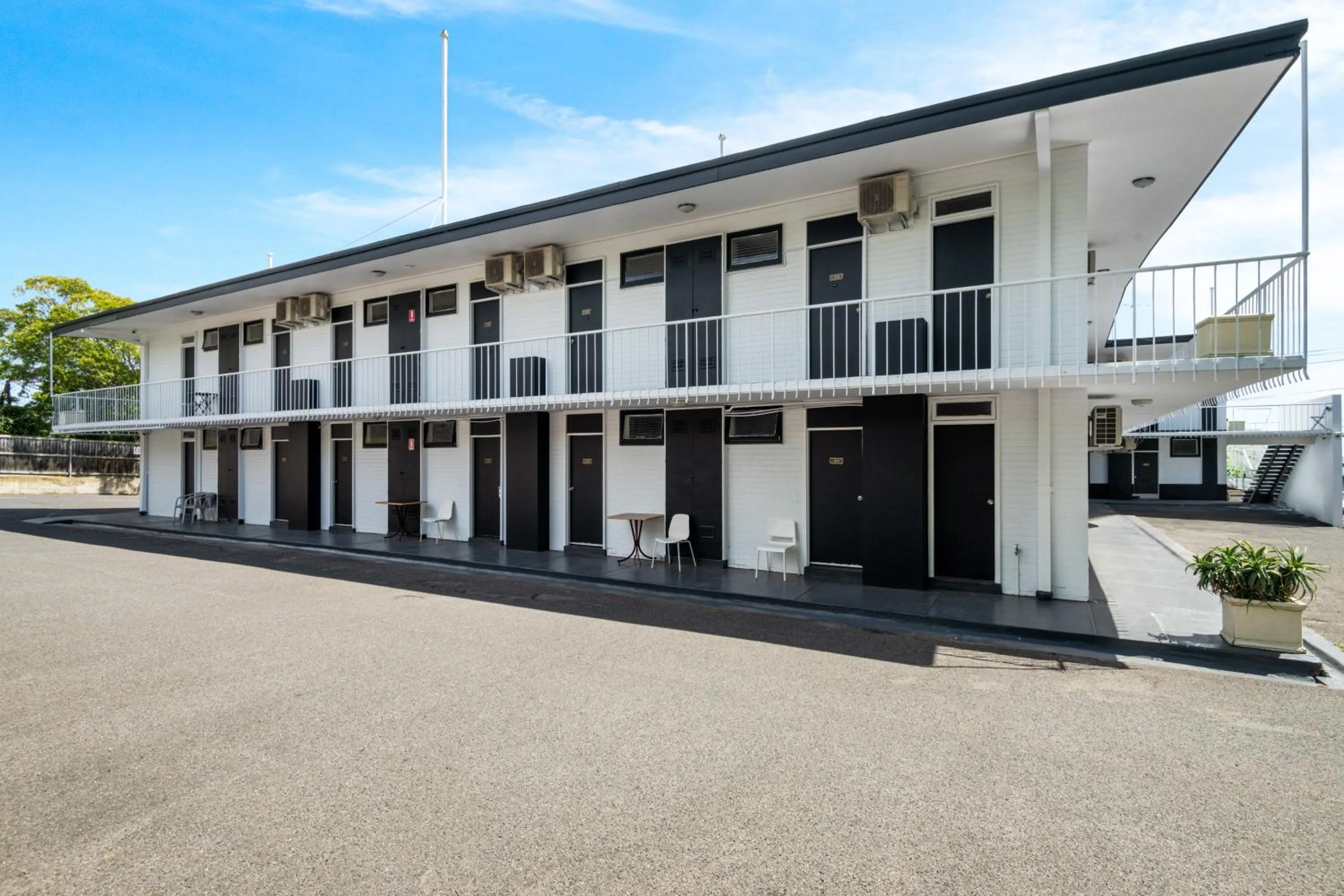 Property building in Kingsway Motel Geelong