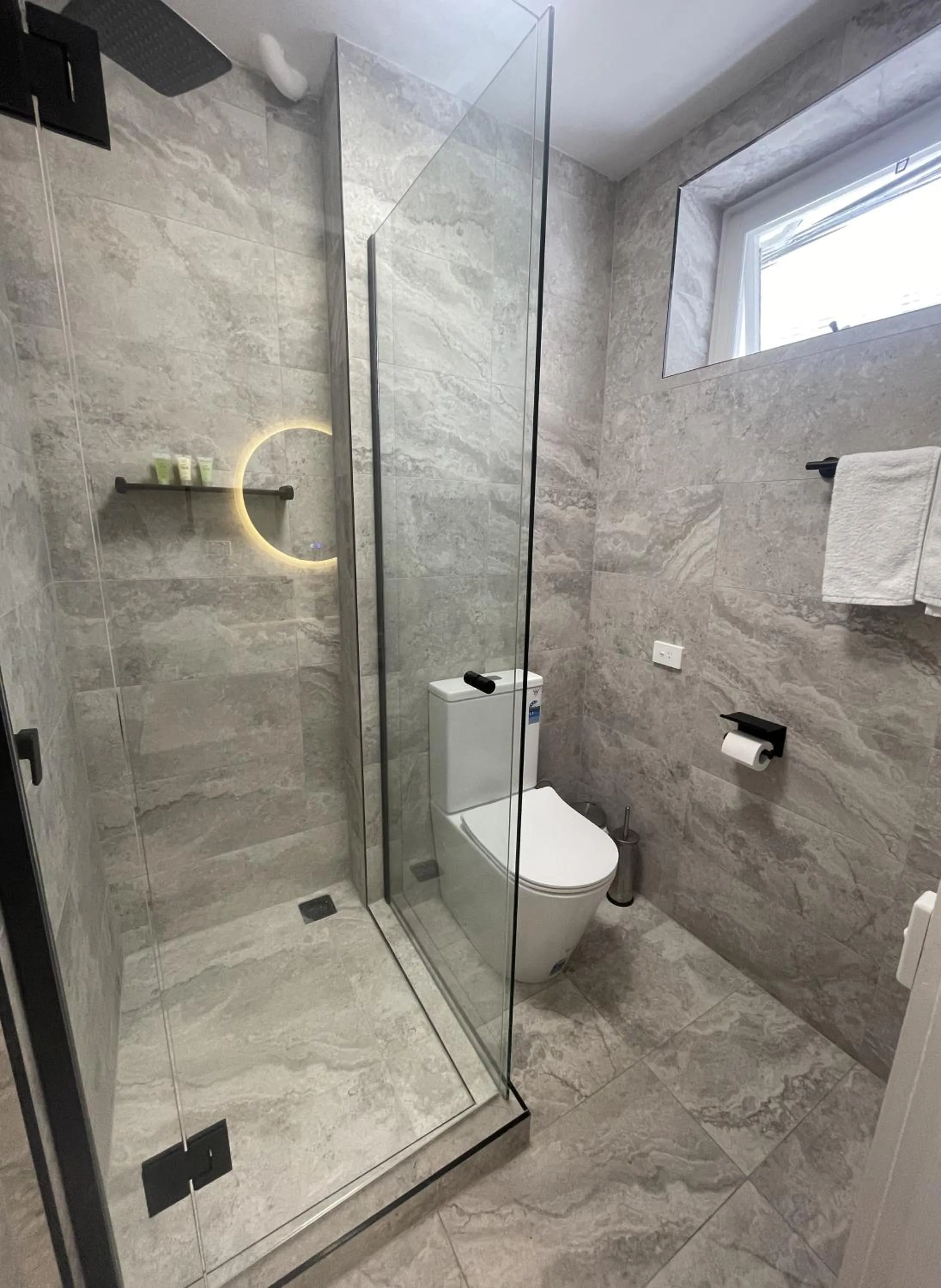 Shower in Kingsway Motel Geelong