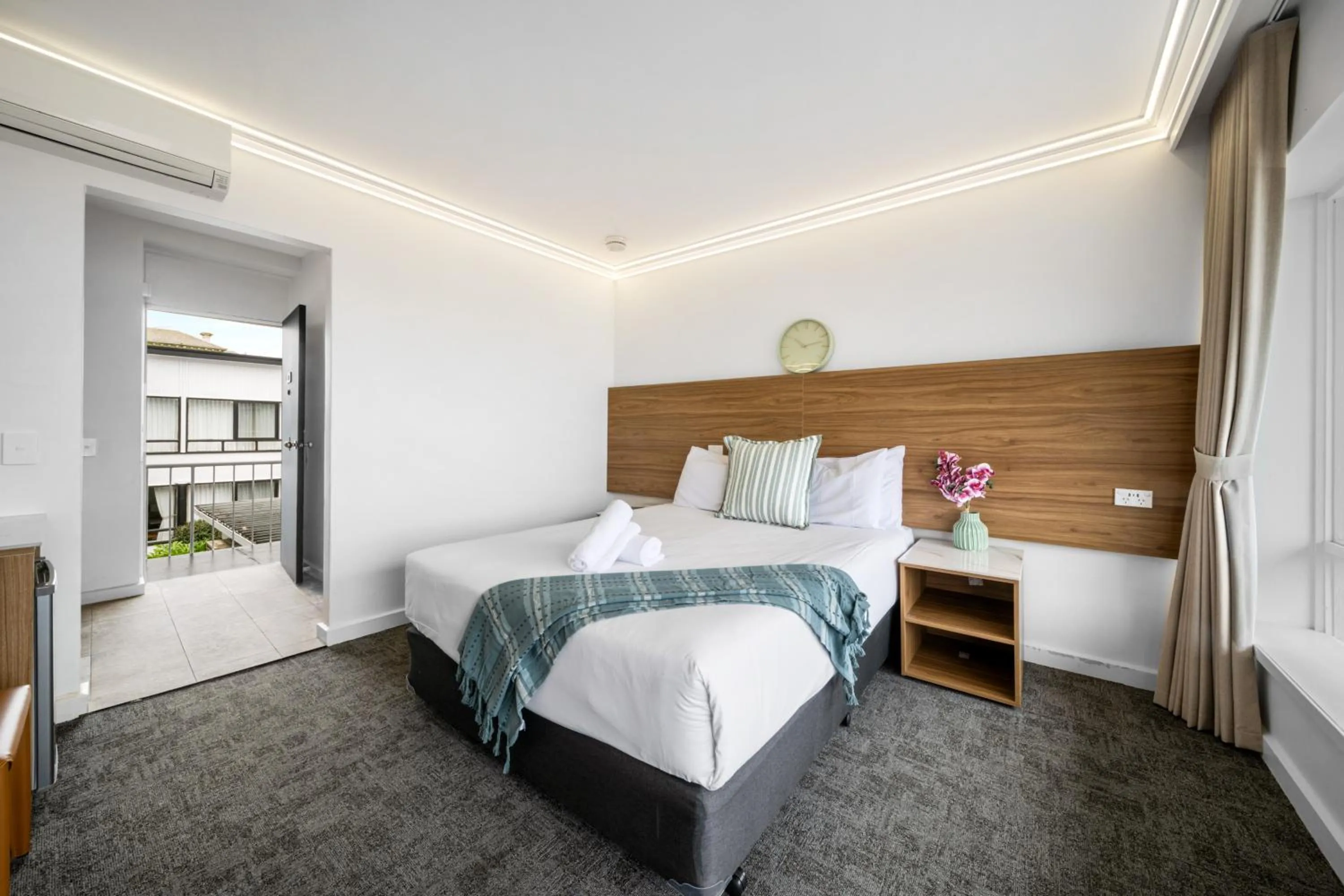 Bed in Kingsway Motel Geelong