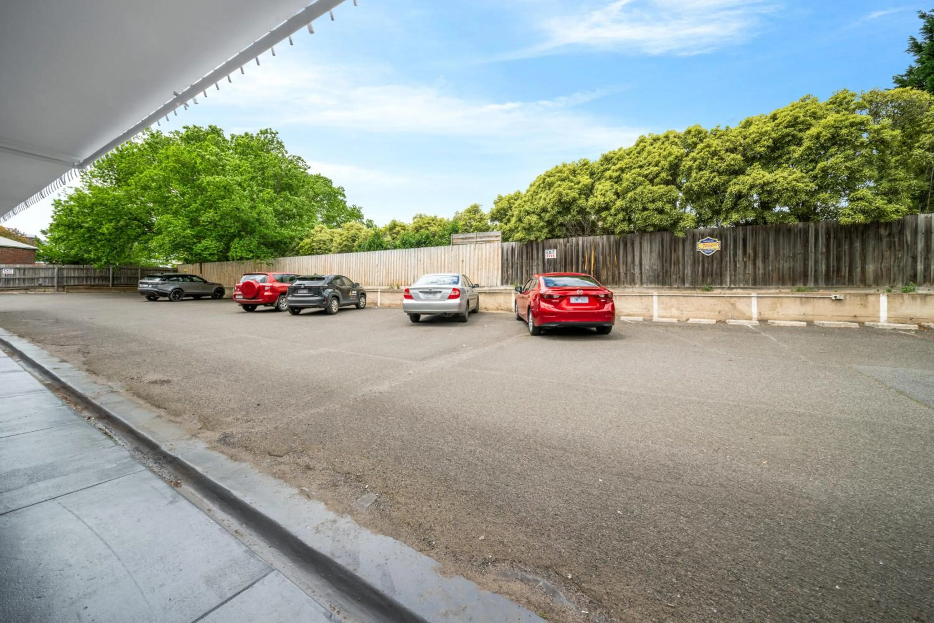 Parking in Kingsway Motel Geelong