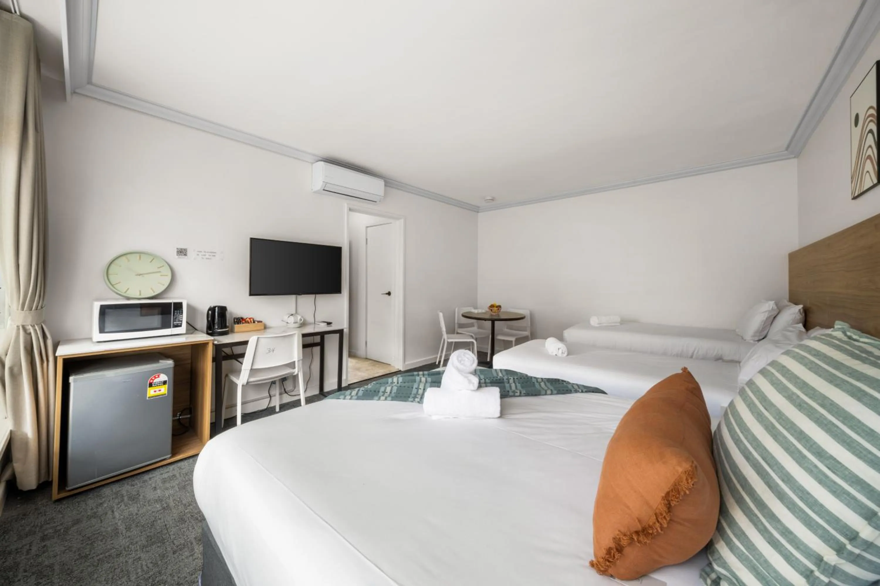 Bed in Kingsway Motel Geelong