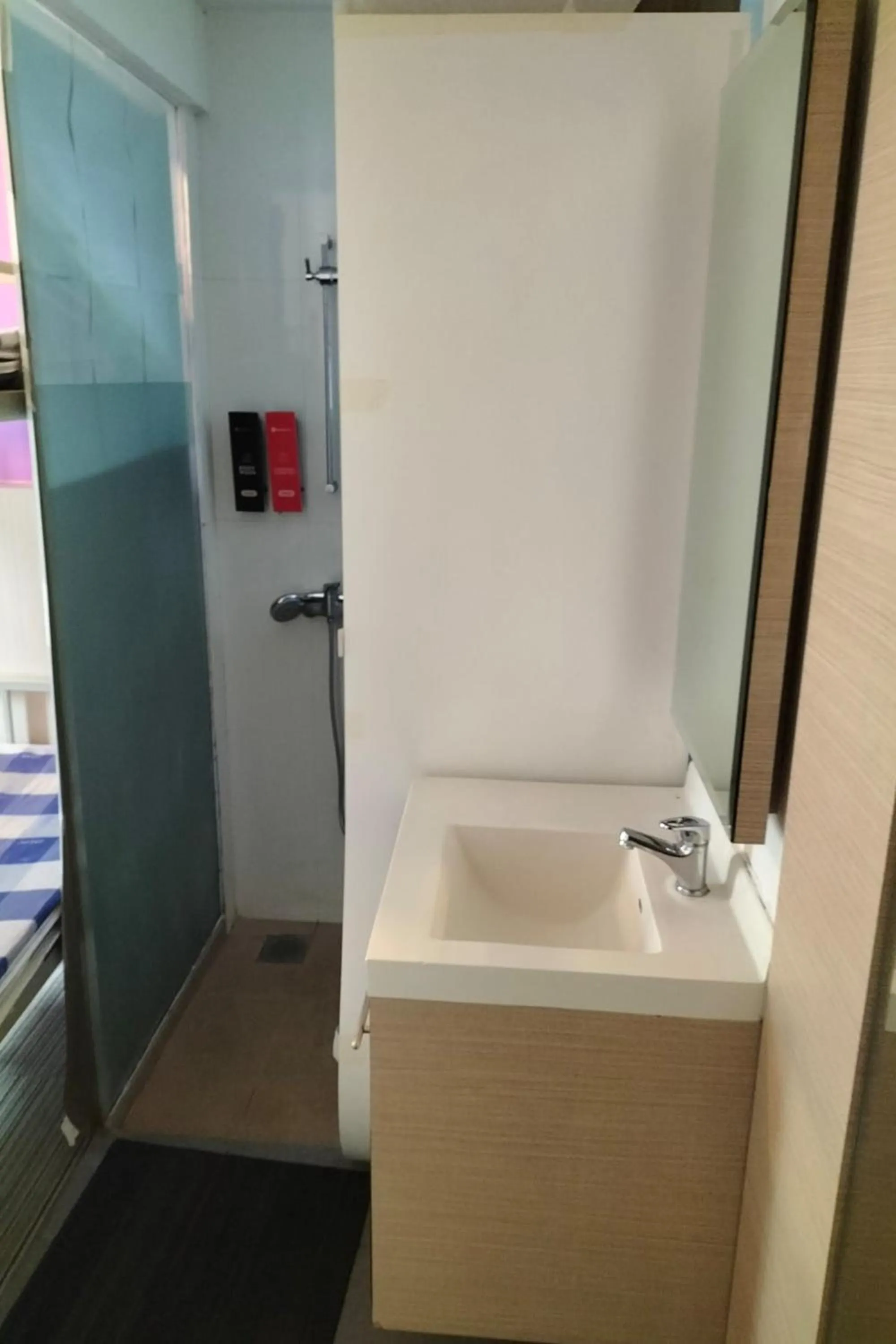 Bathroom in Philip Hotel Balestier