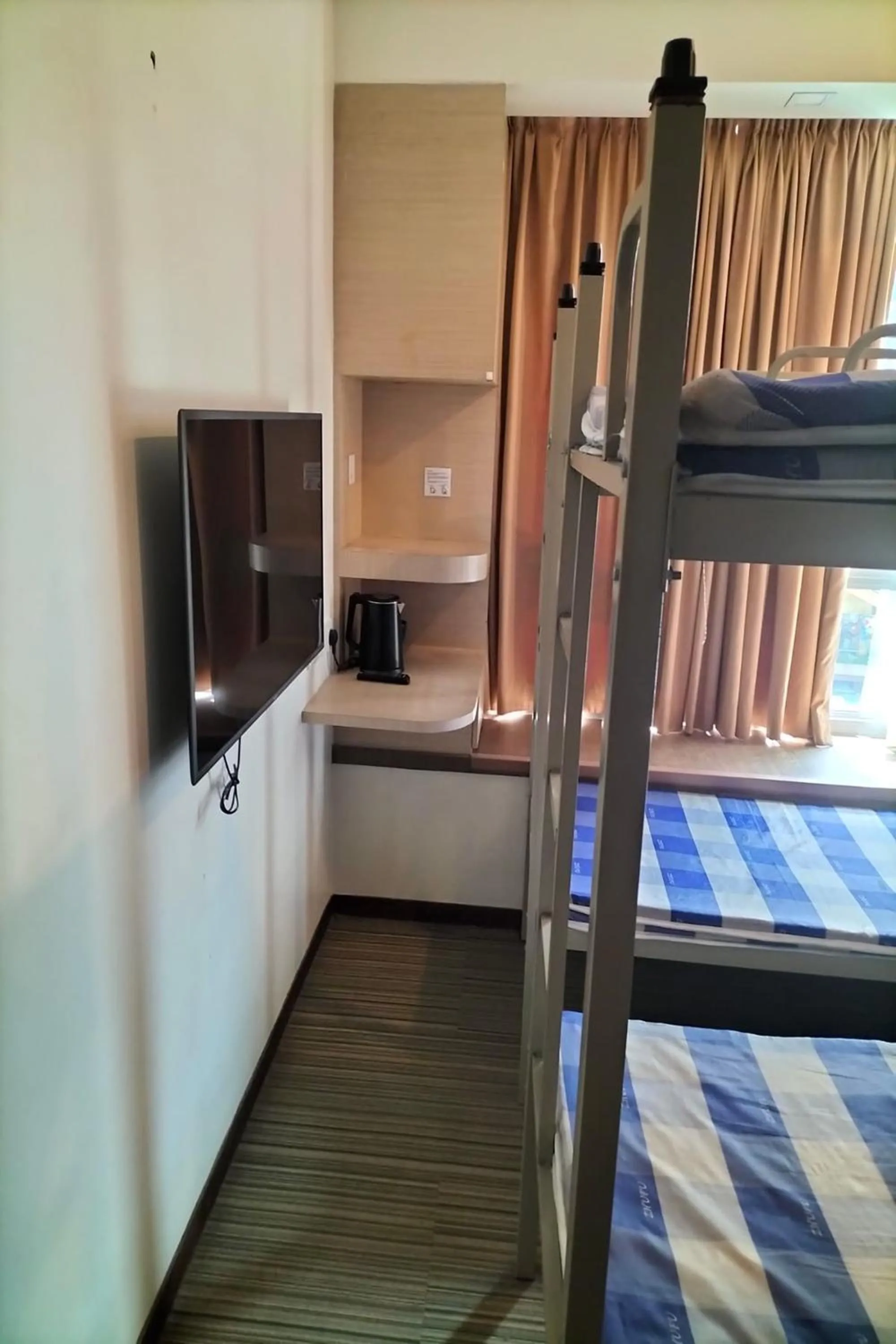 Photo of the whole room in Philip Hotel Balestier