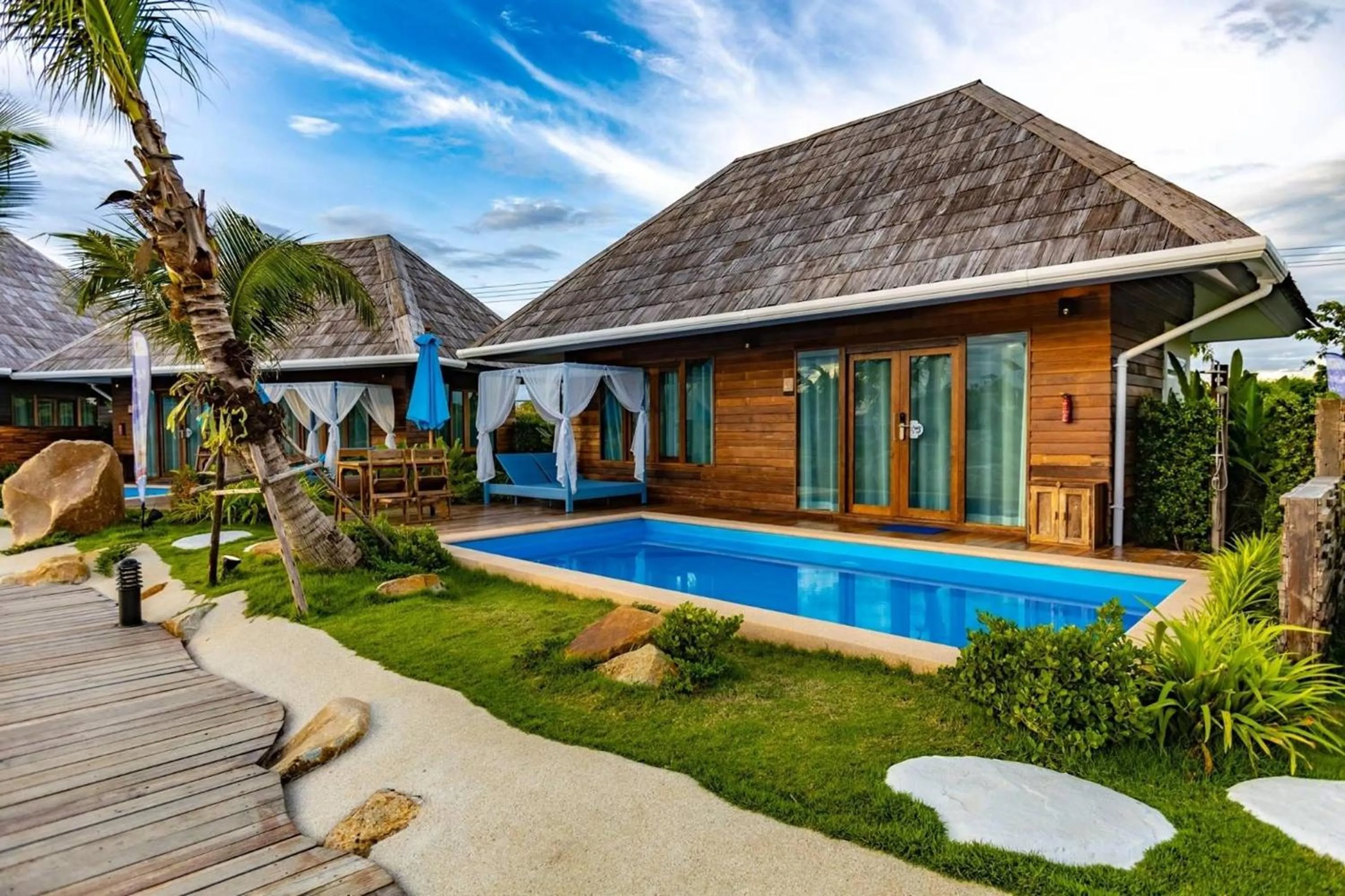 Swimming pool in Buffalo Island Resort