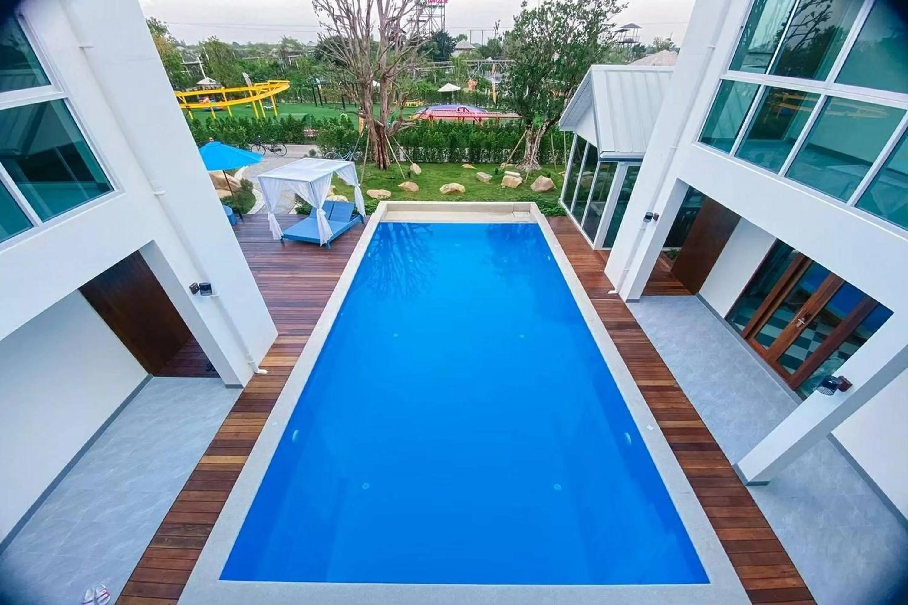 Swimming pool in Buffalo Island Resort