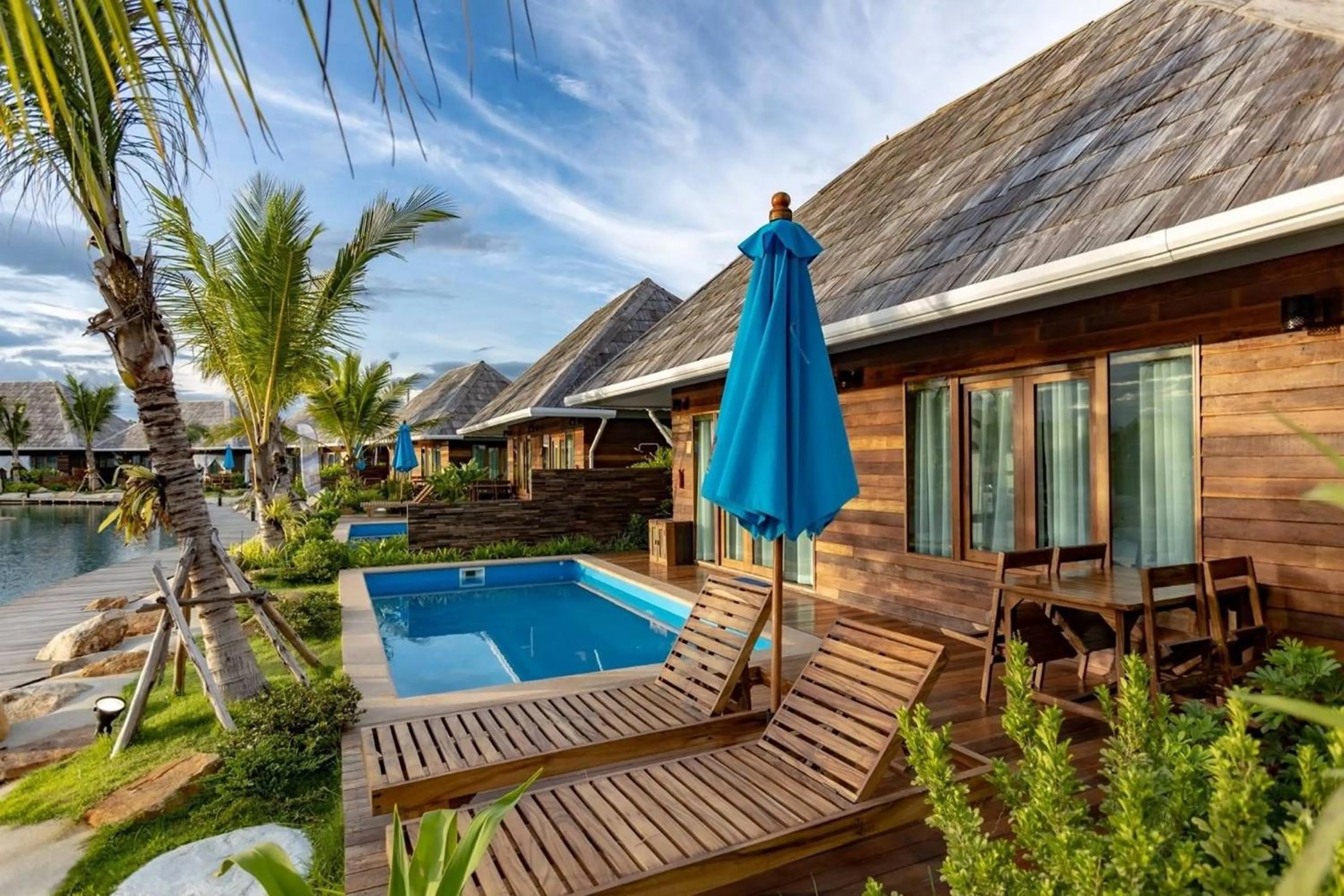 Swimming pool in Buffalo Island Resort