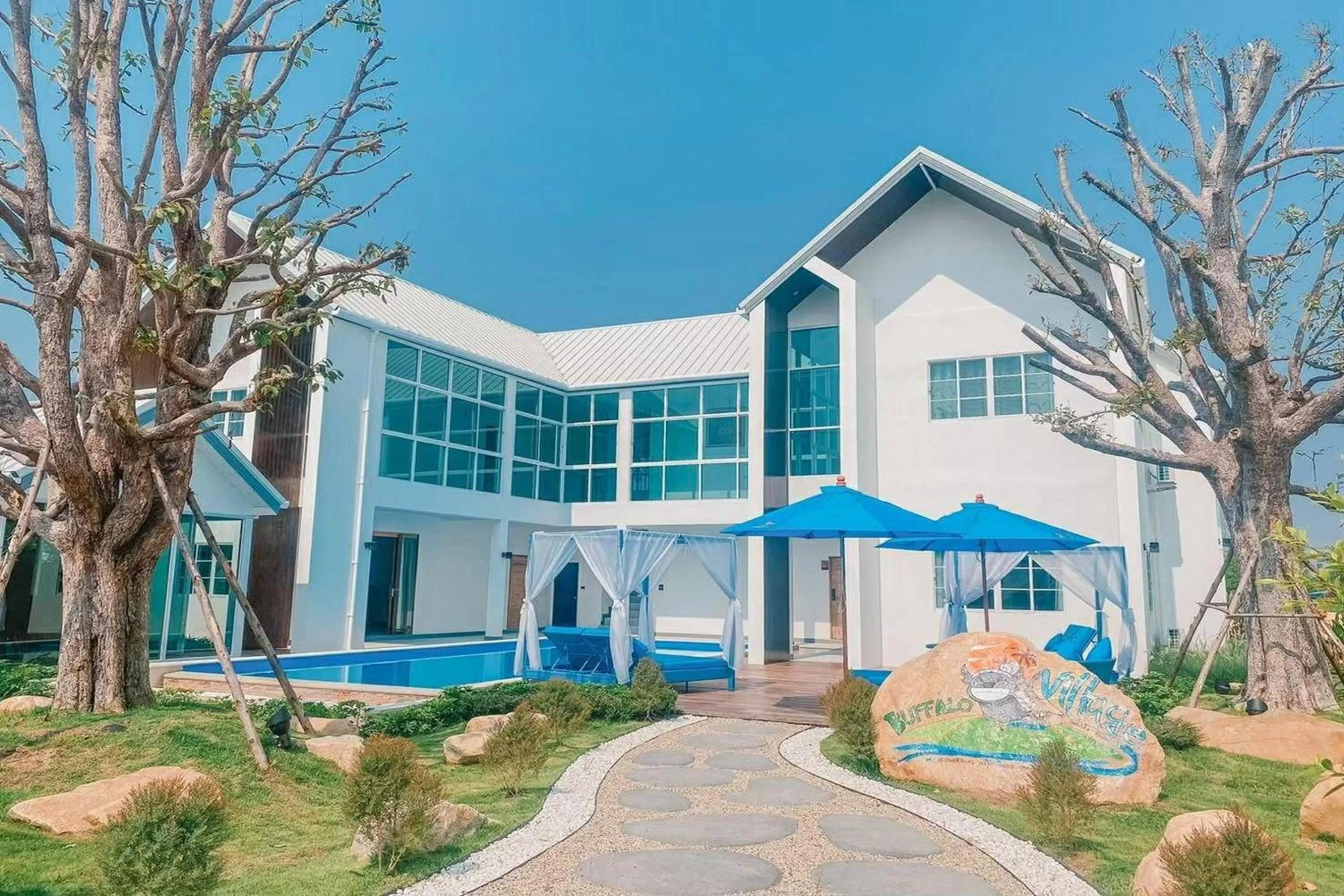 Property building in Buffalo Island Resort