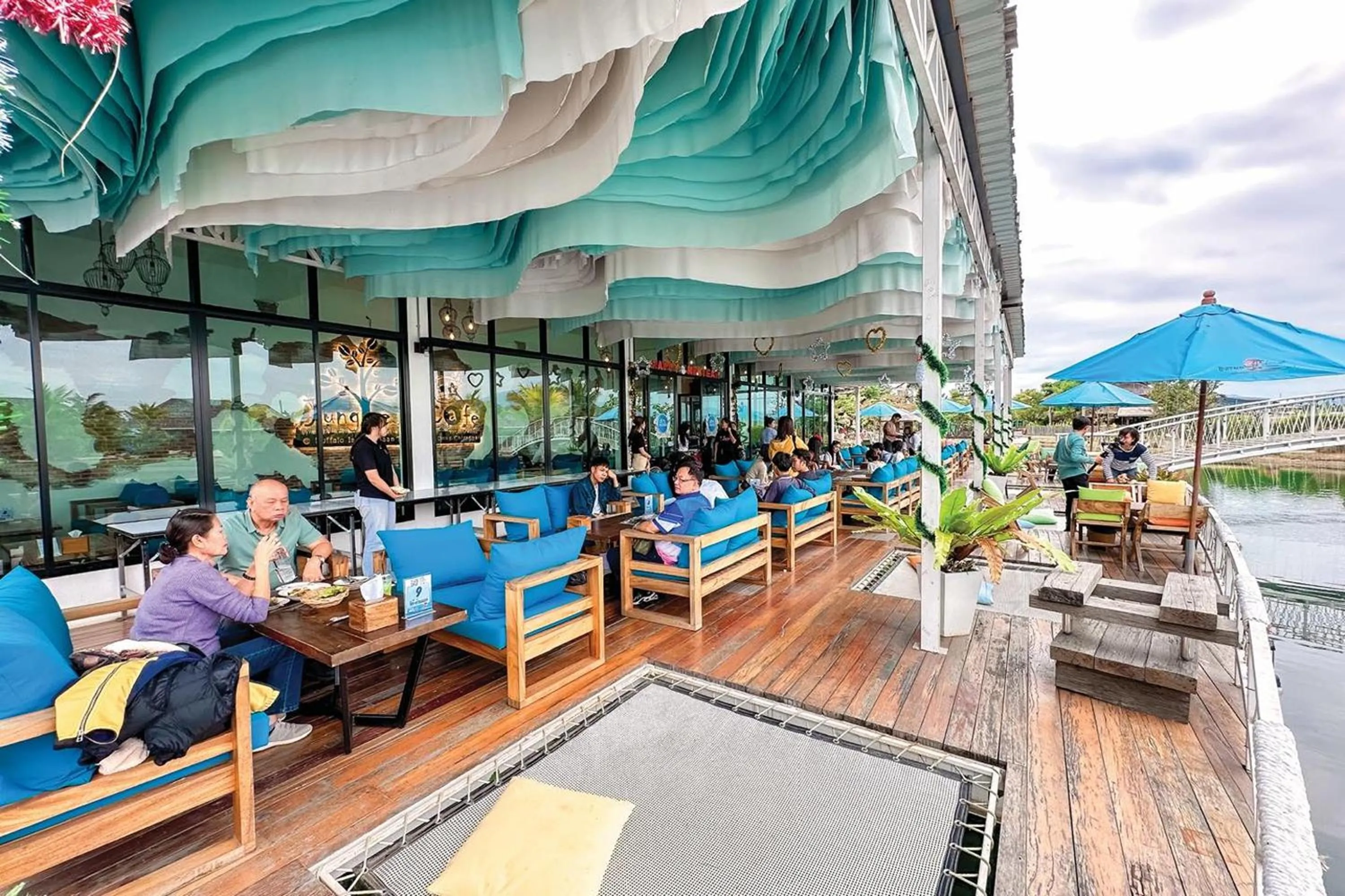 Restaurant/places to eat in Buffalo Island Resort