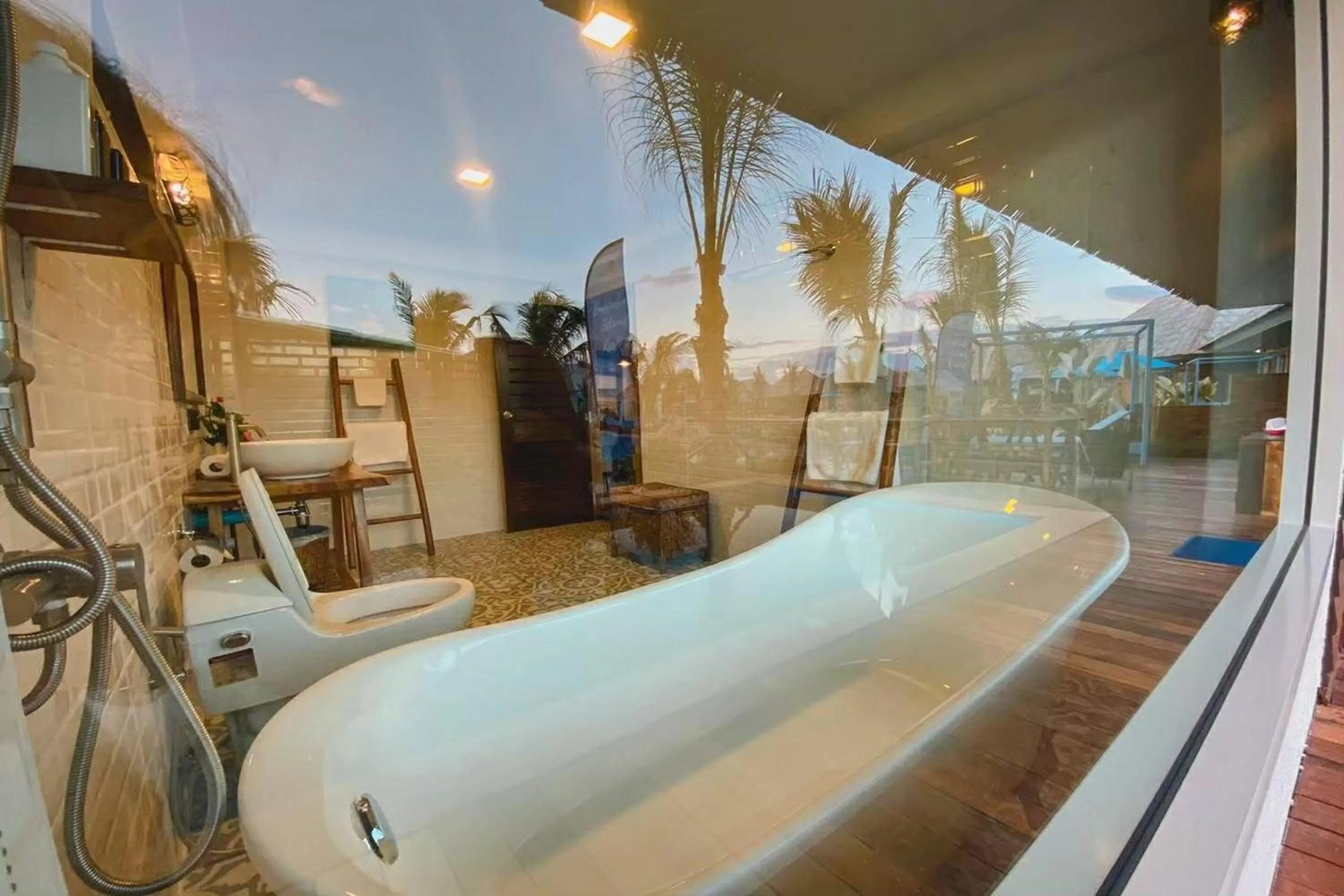 Hot Tub in Buffalo Island Resort