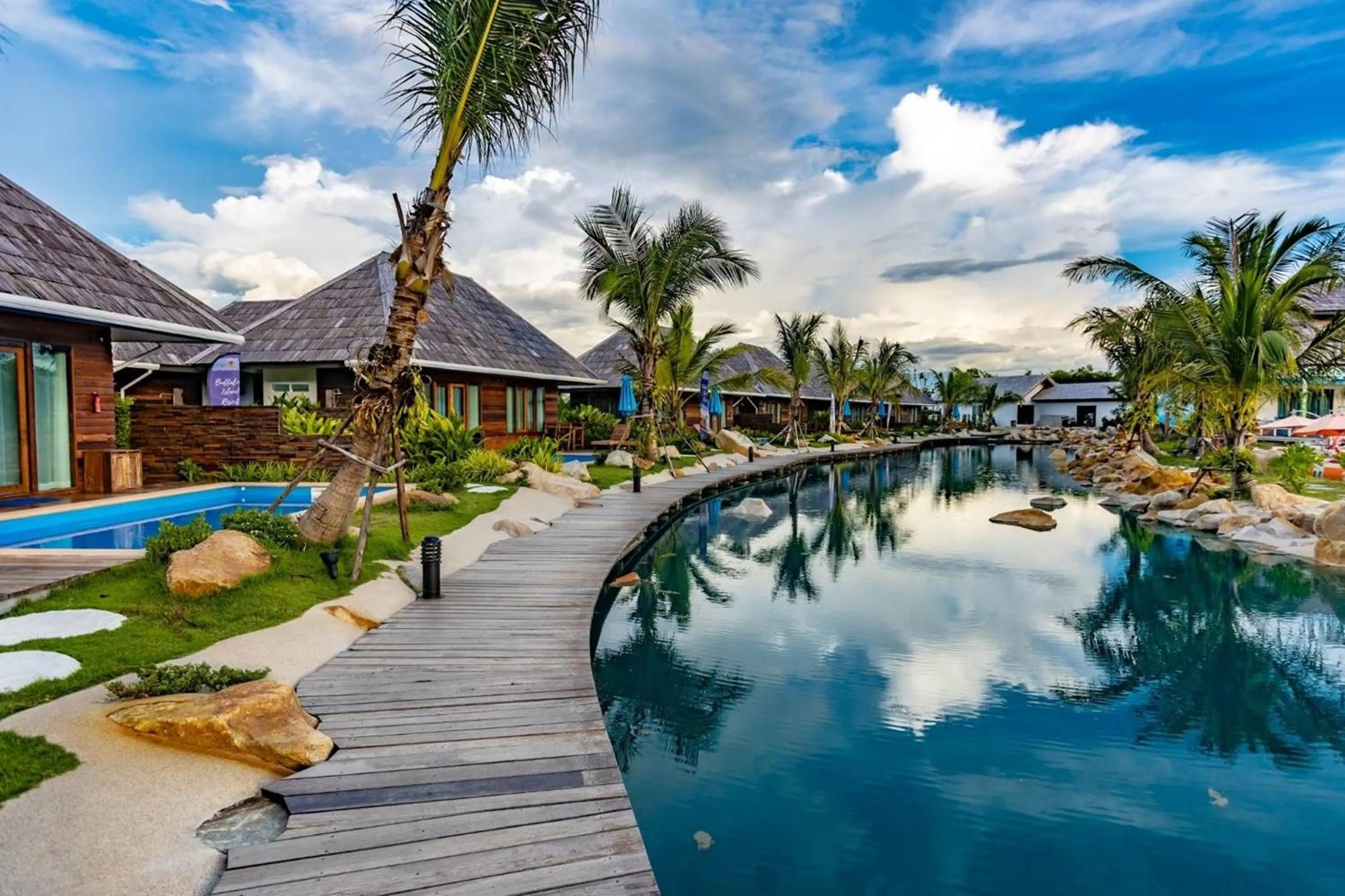 Swimming pool in Buffalo Island Resort