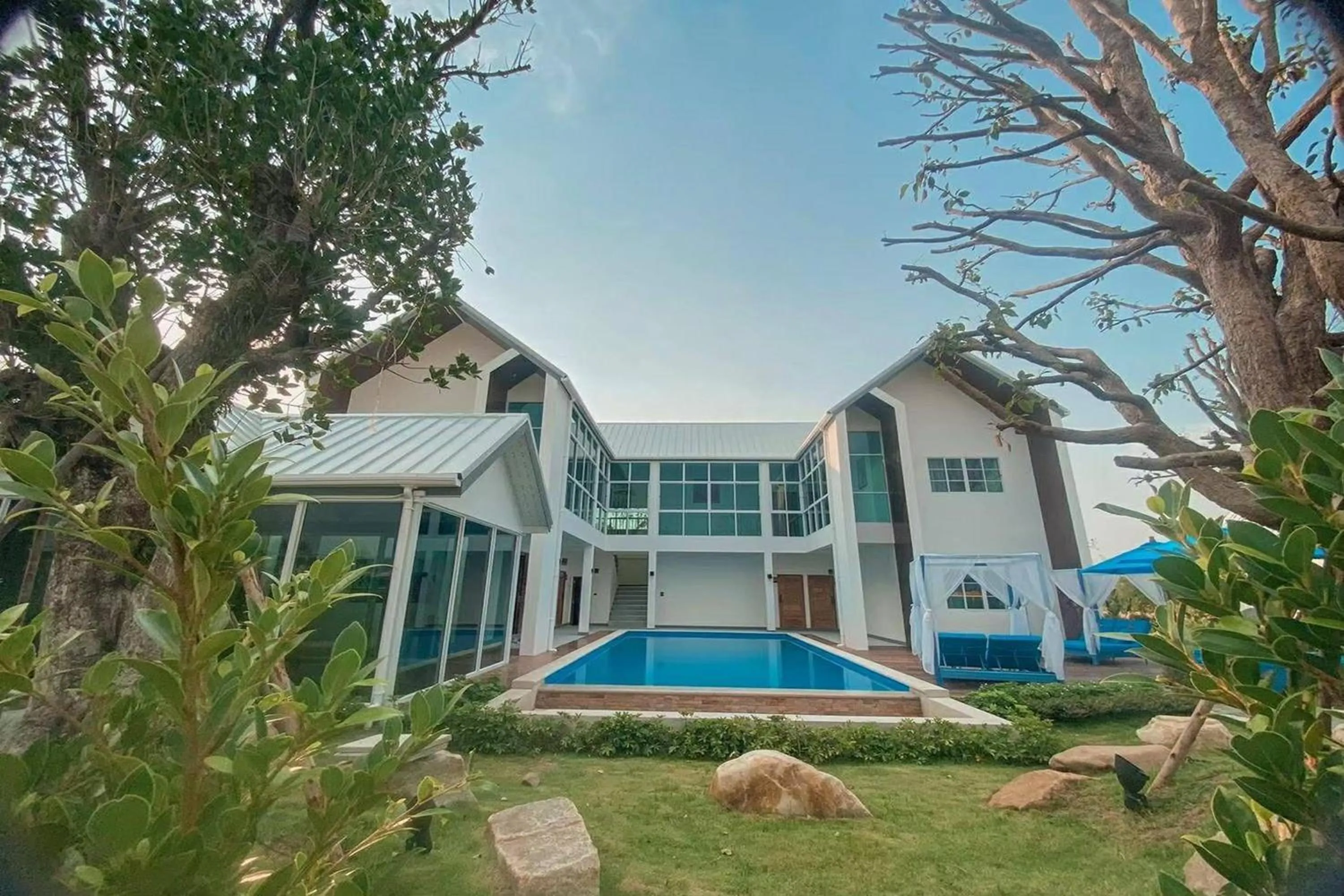 Swimming pool in Buffalo Island Resort