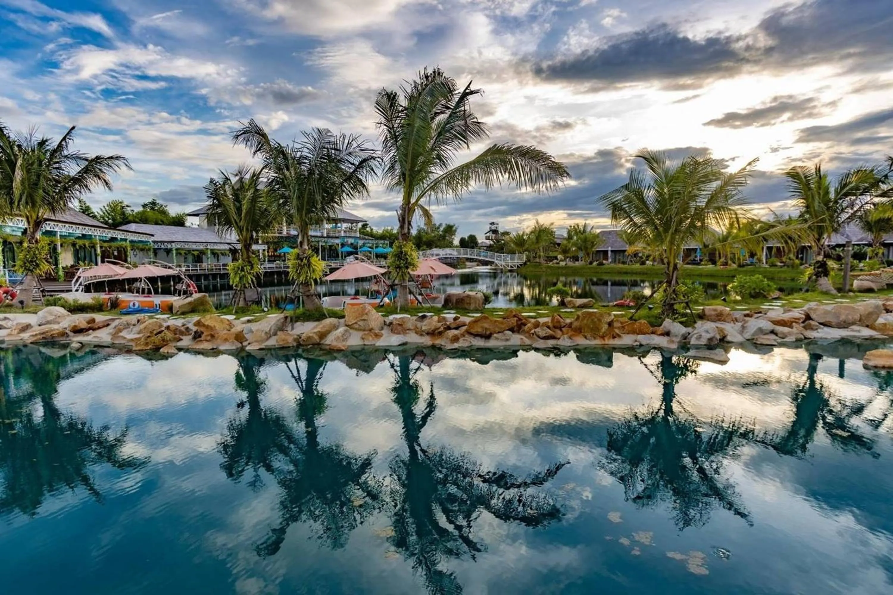 Swimming pool in Buffalo Island Resort