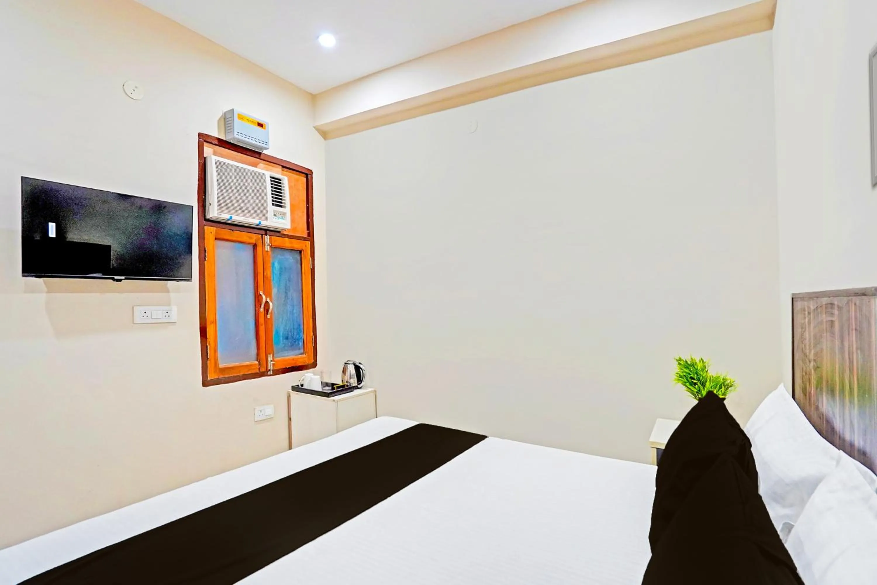 Bedroom, Bed in Super Hotel O Shree Jee Inn Guest House