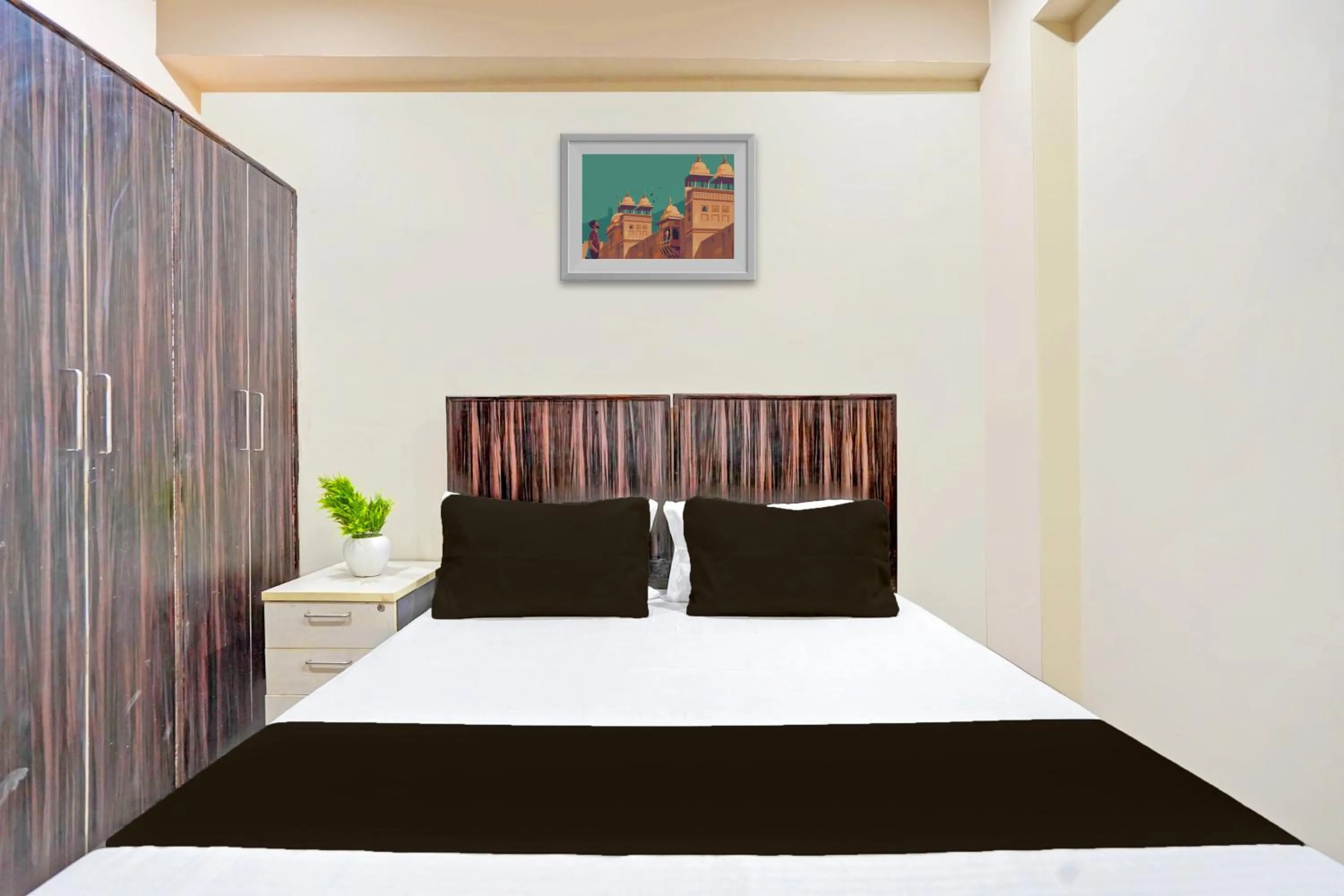 Bedroom, Bed in Super Hotel O Shree Jee Inn Guest House