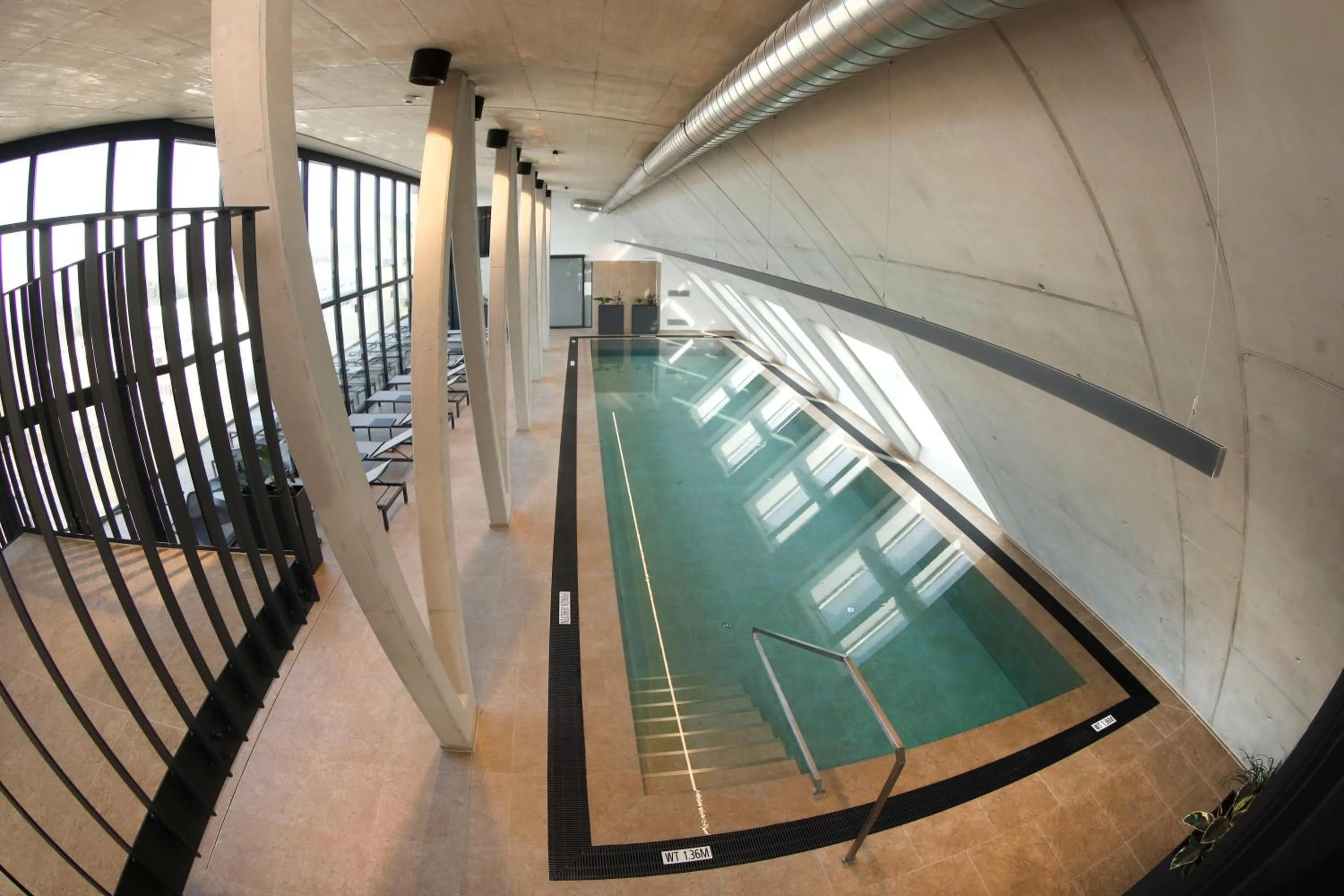 Pool view in Hotel im Zentrum für Visionen