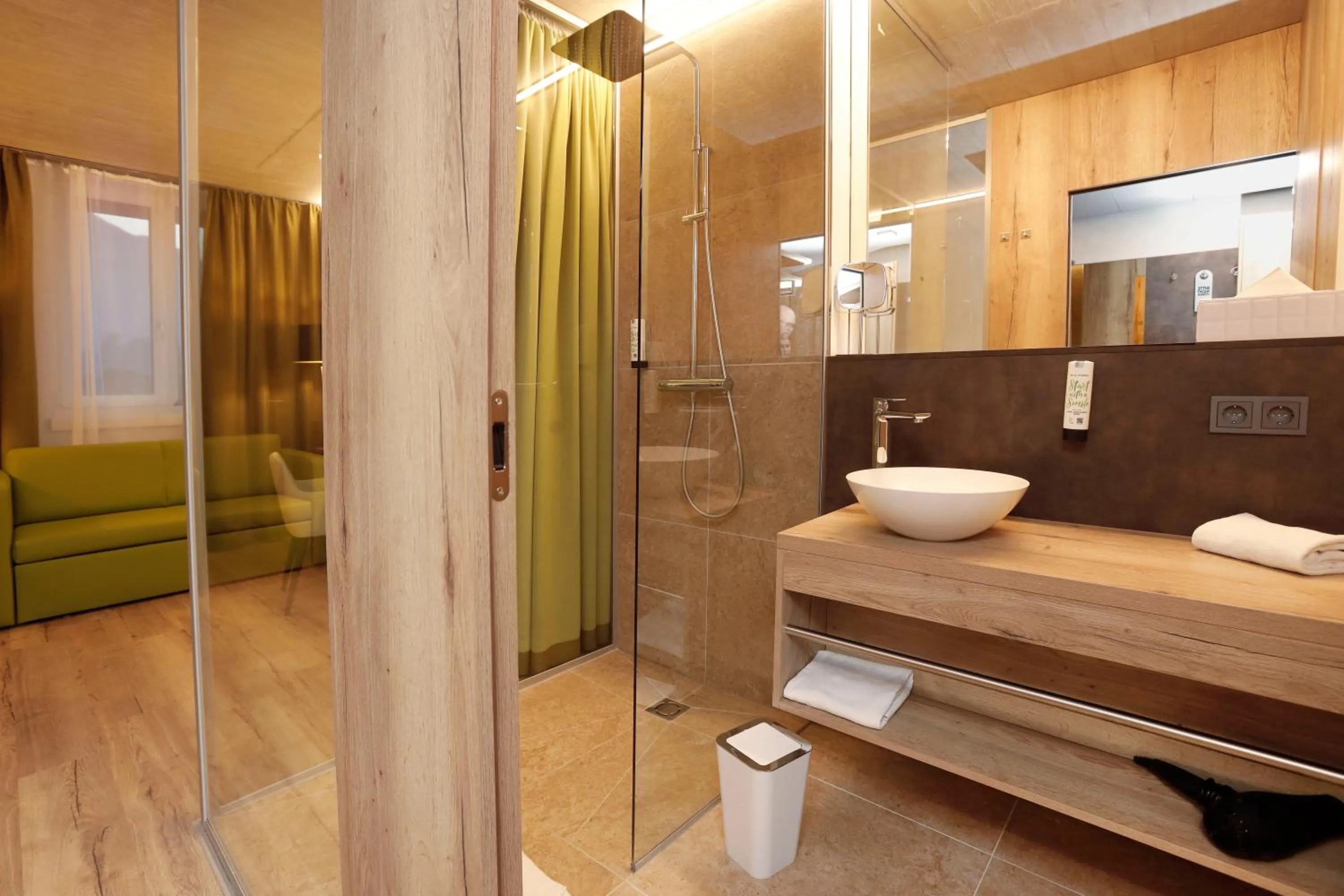 Shower in Hotel im Zentrum für Visionen