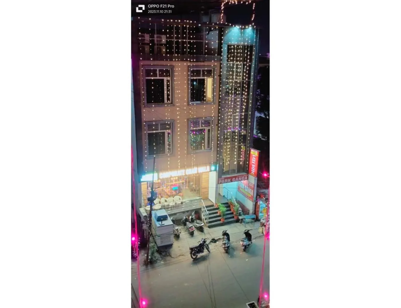 Communal lounge/ TV room in Hotel Ganges Park, Haridwar