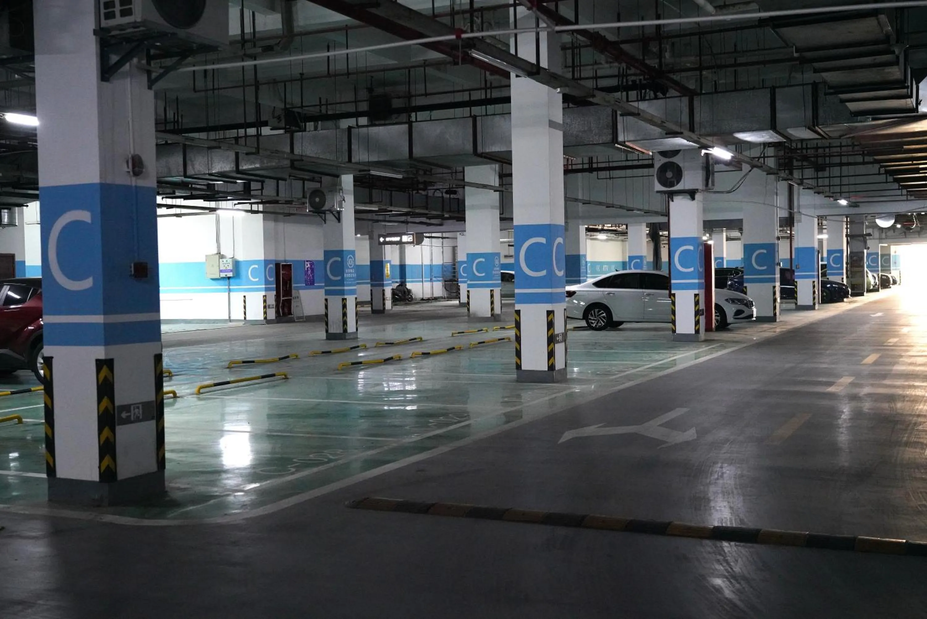 Parking in Wanda Yi Yangzhou