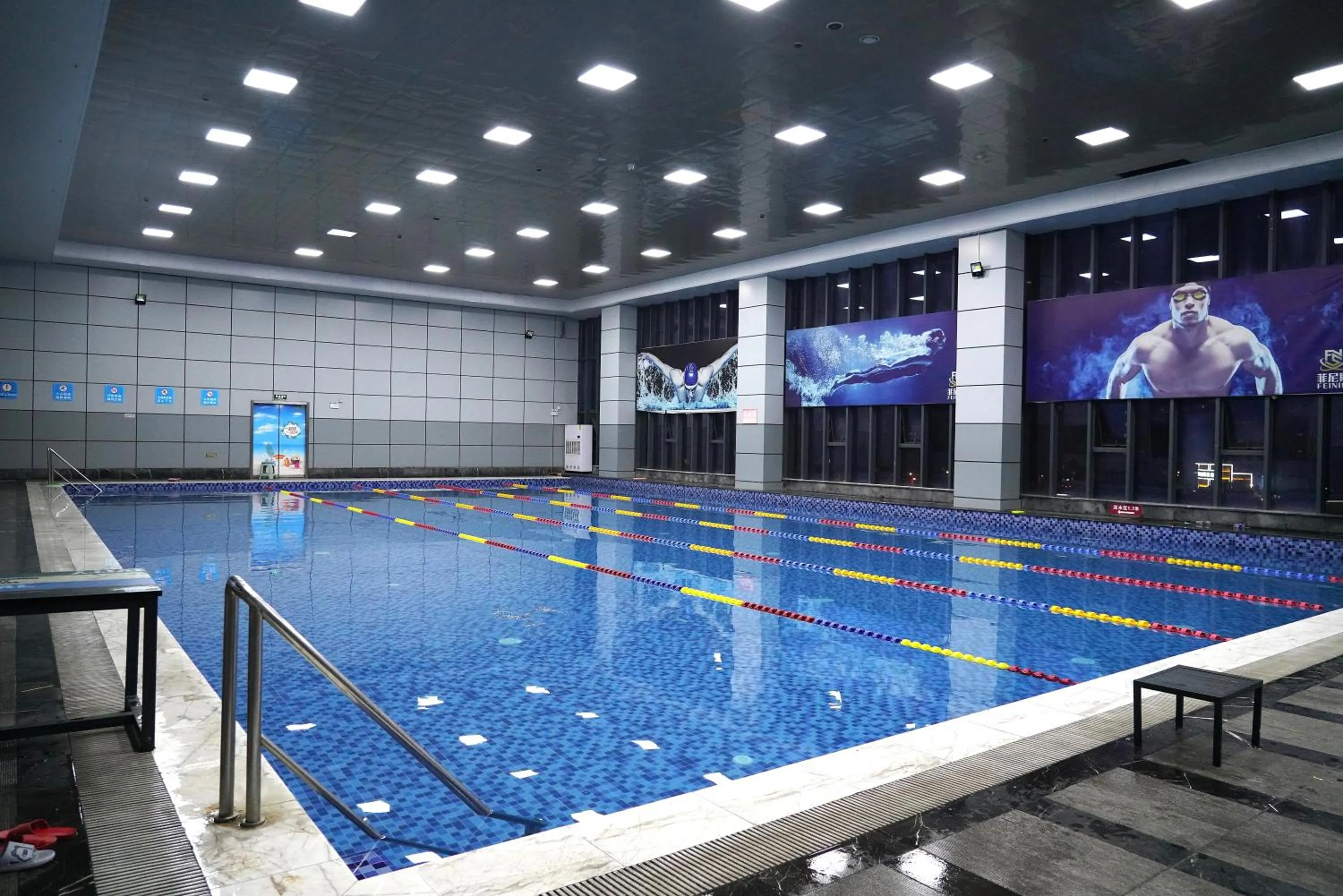 Swimming pool in Wanda Yi Yangzhou